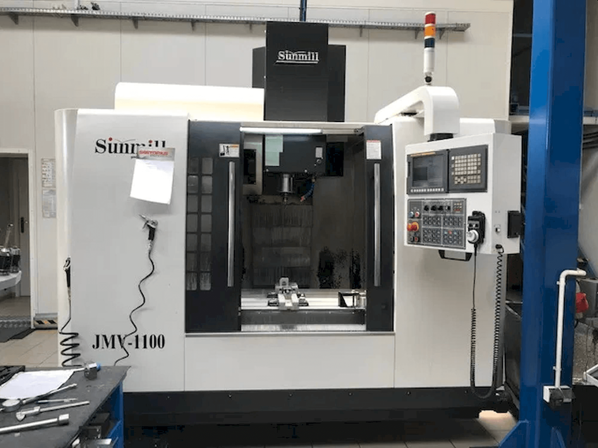Vooraanzicht van SUNMILL JMV-1100 machine