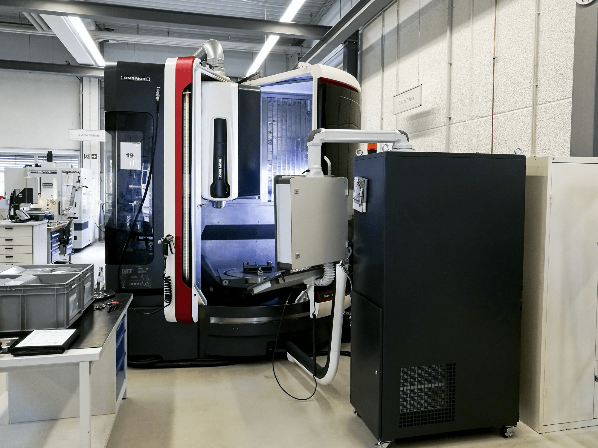 Vooraanzicht van DMG MORI LASERTEC 65 machine