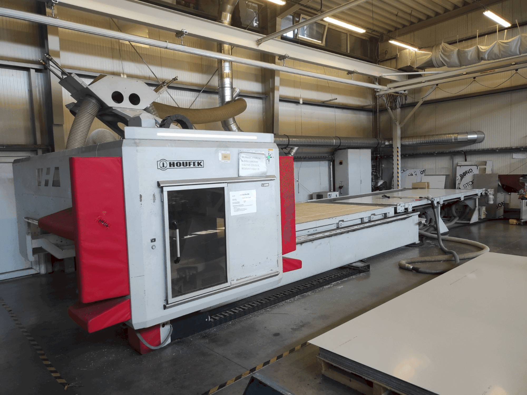 Vooraanzicht van Houfek Scorpion 422102-R3 machine