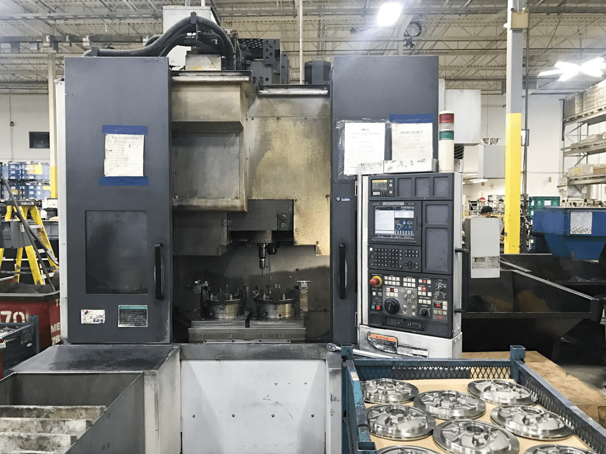 Vooraanzicht 1 van MORI SEIKI NV4000 machine
