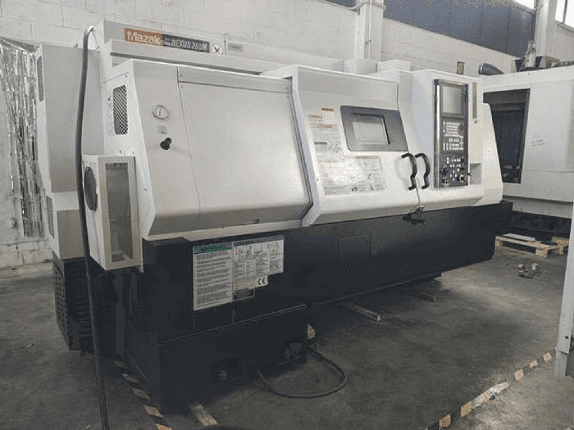 Vooraanzicht van Mazak QTN 250M 1000L machine