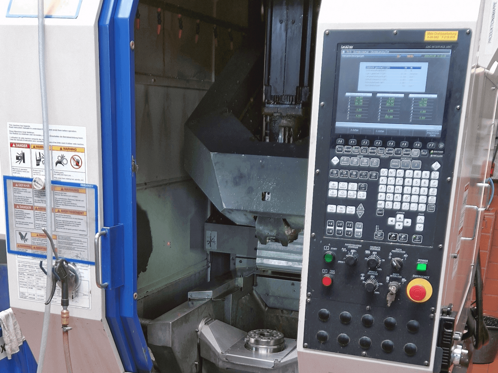 Vooraanzicht van Brother Speedio M140x1 machine