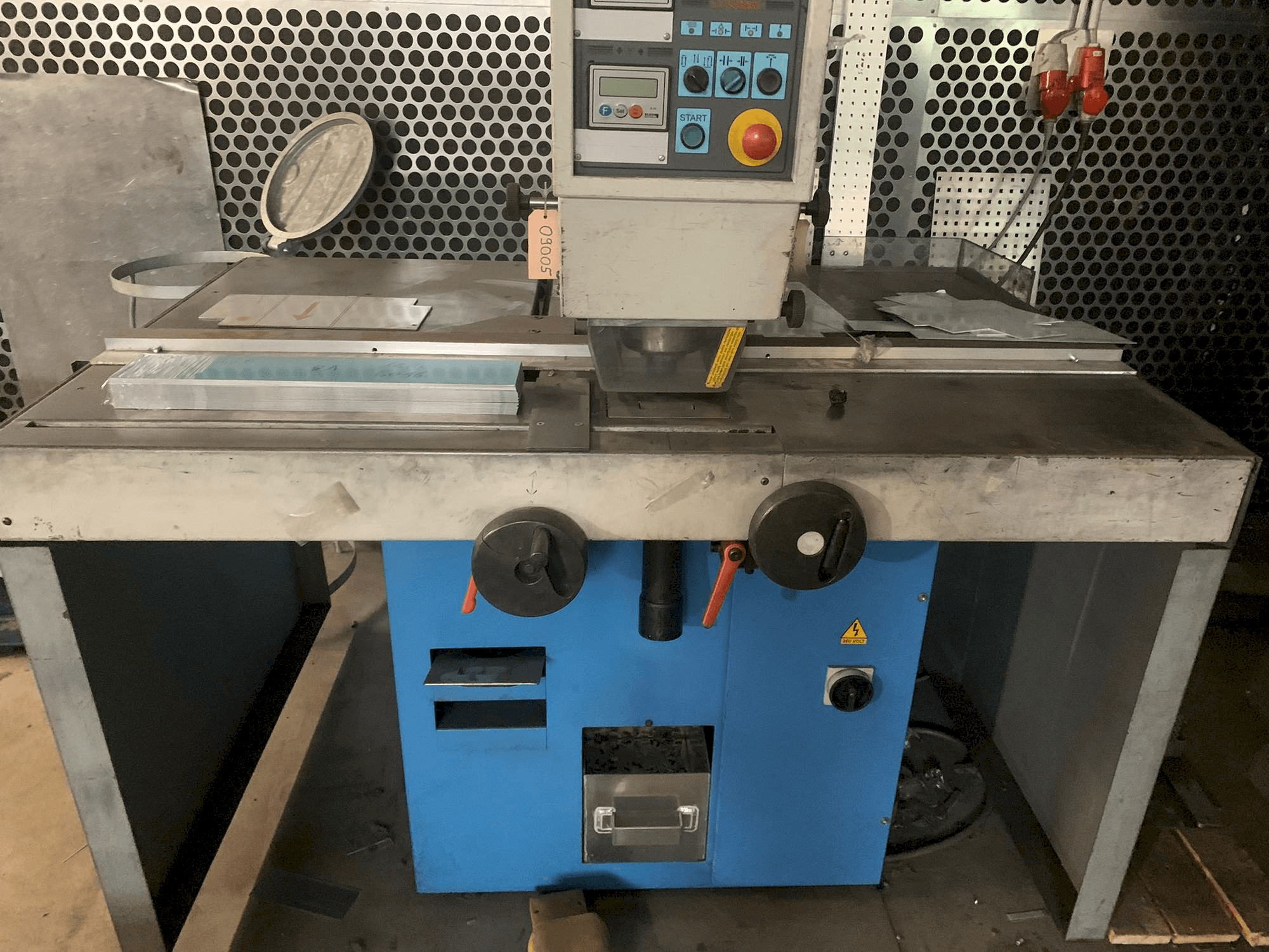 Vooraanzicht van Euromac XP 750 / 25 machine