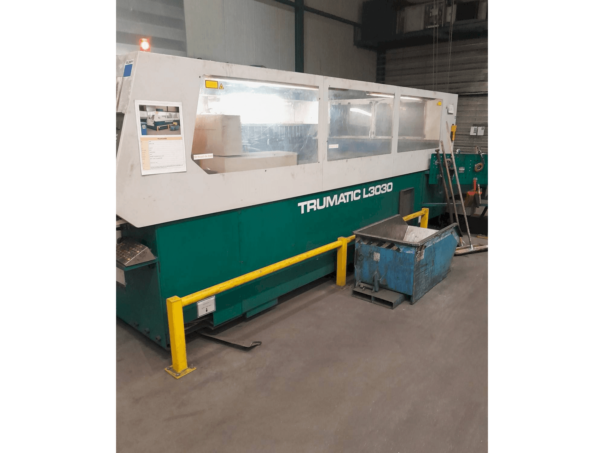Vooraanzicht van Trumpf Trumatic L3030 machine