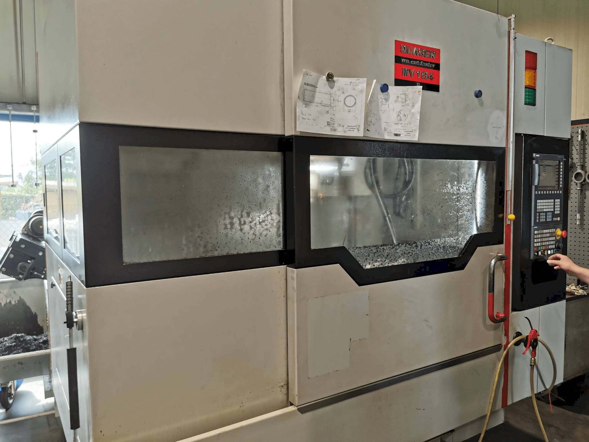 Vooraanzicht van Quaser MV154APC/P12 machine