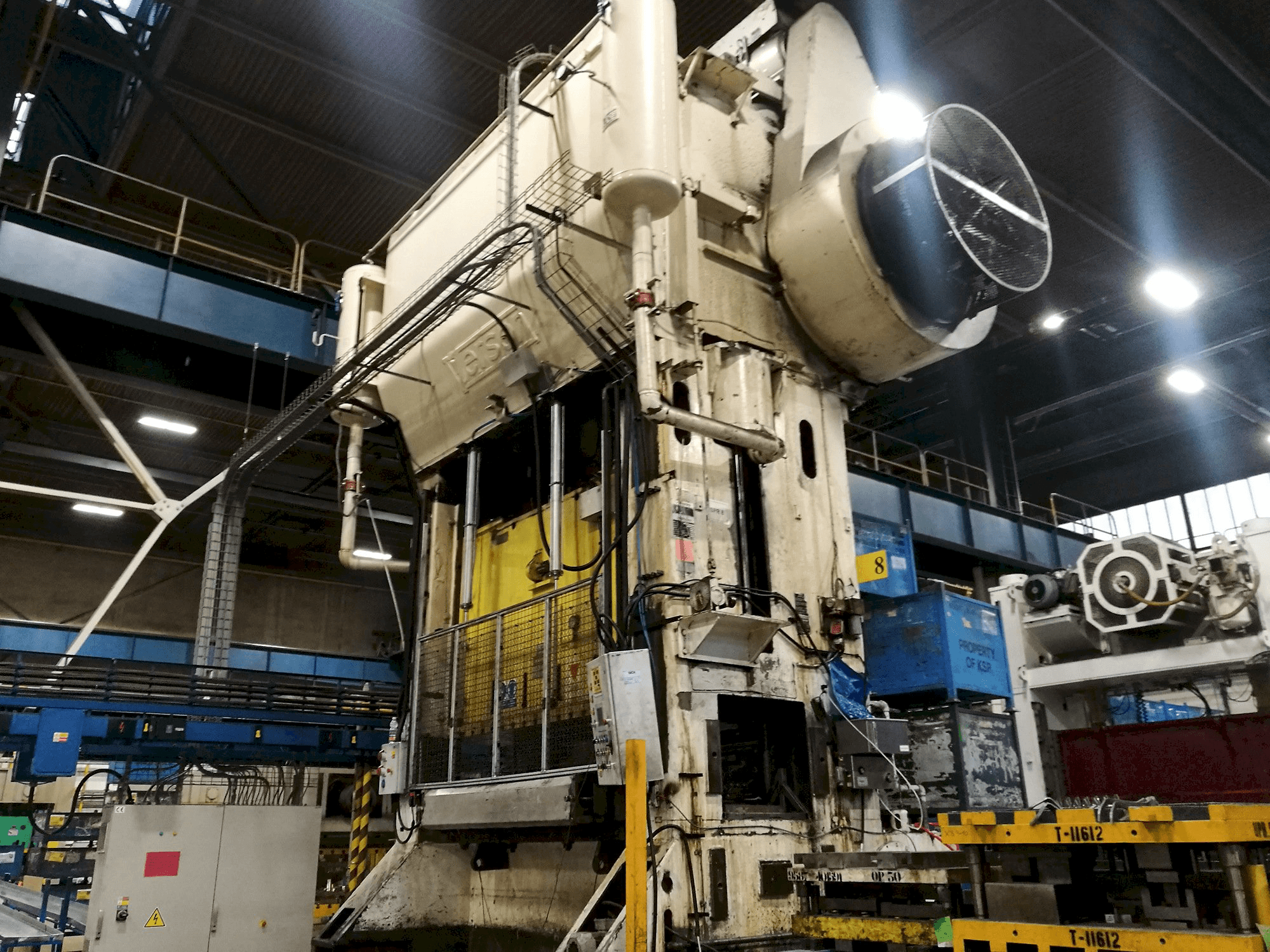 Links zicht van Verson SE 2-800-96-42 machine