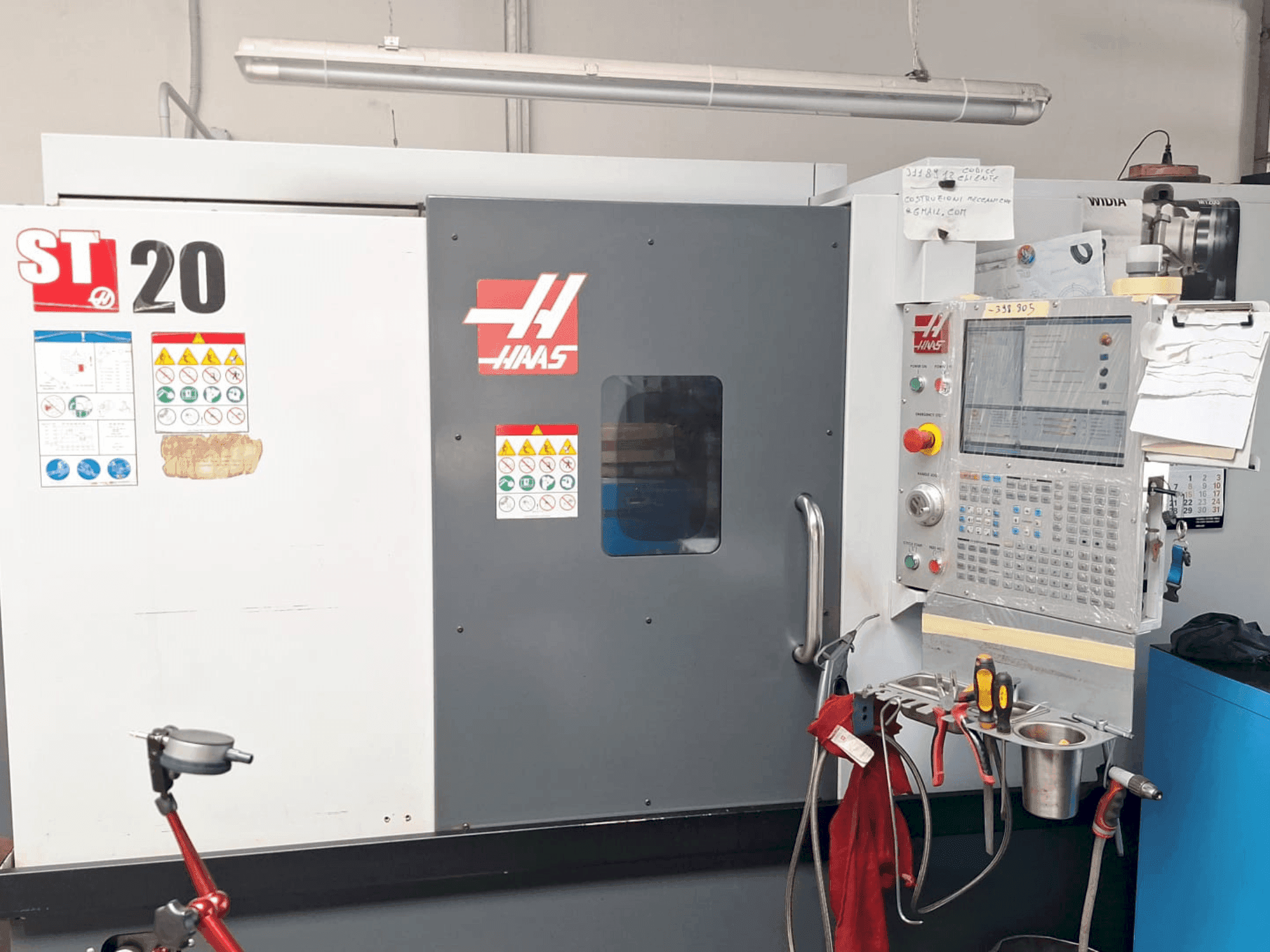 Vooraanzicht van HAAS ST-20 machine