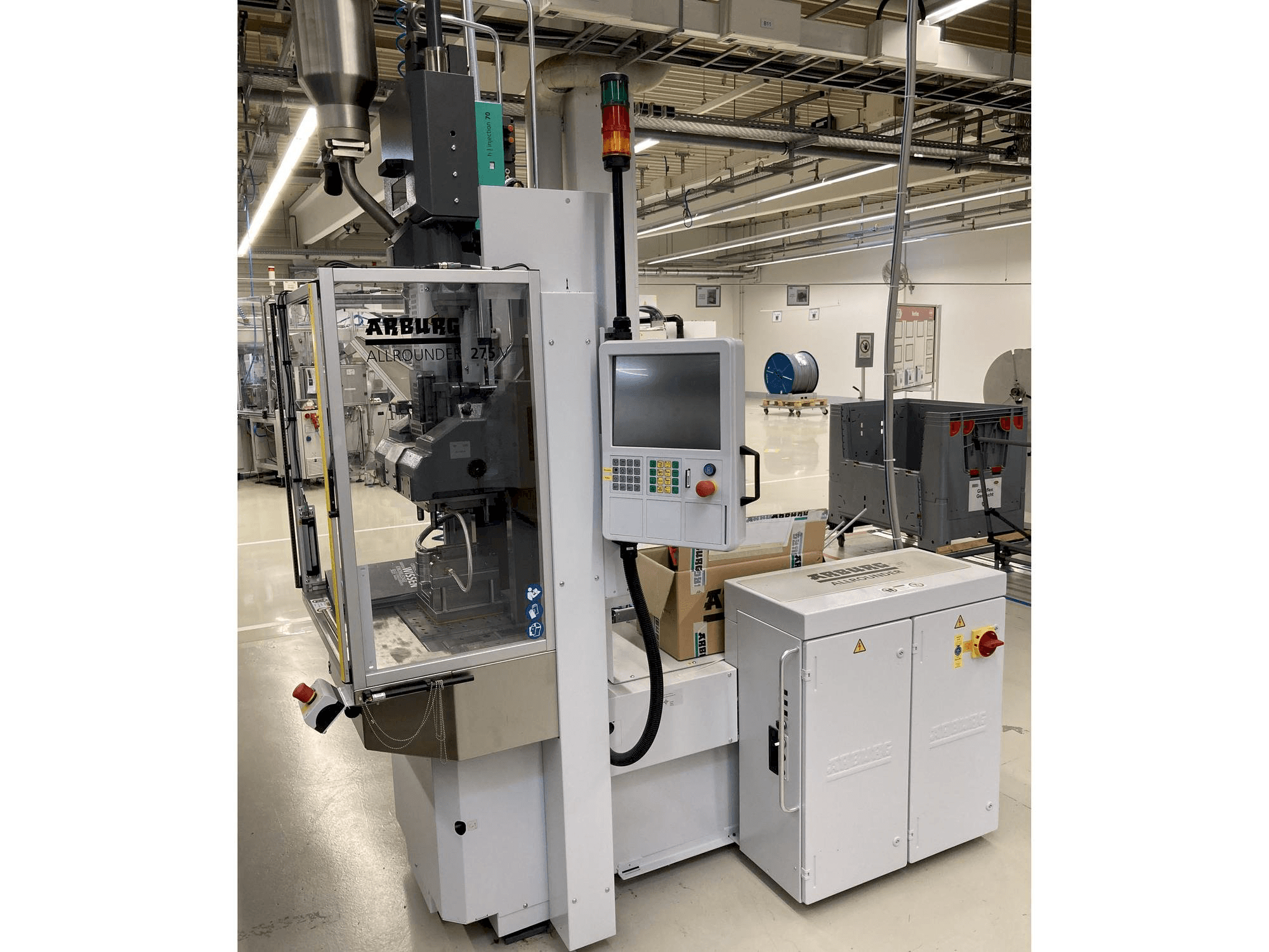 Vooraanzicht van Arburg Allrounder 275 V 250-70 machine