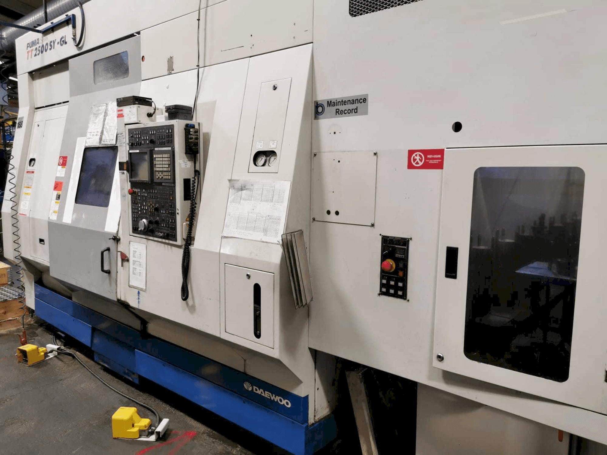 Vooraanzicht van DAEWOO Puma TT2500SY - GL (2005) machine