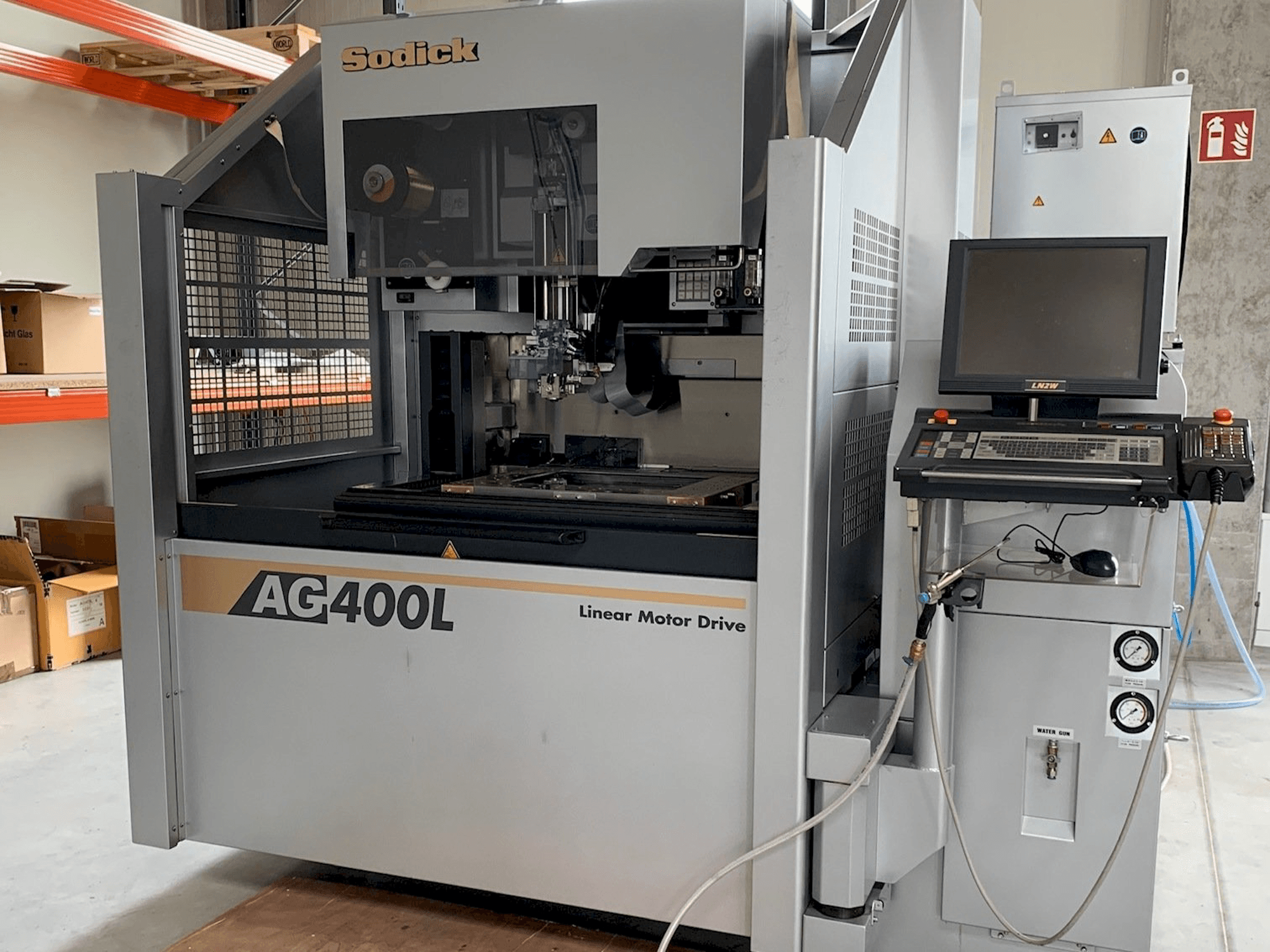 Vooraanzicht van Sodick AG400L machine