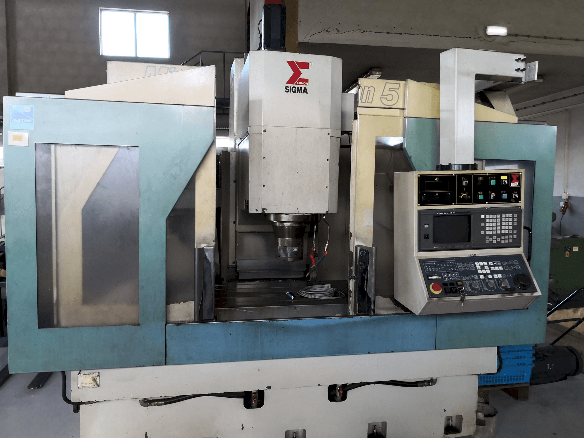 Vooraanzicht van Sigma Mission 5 machine