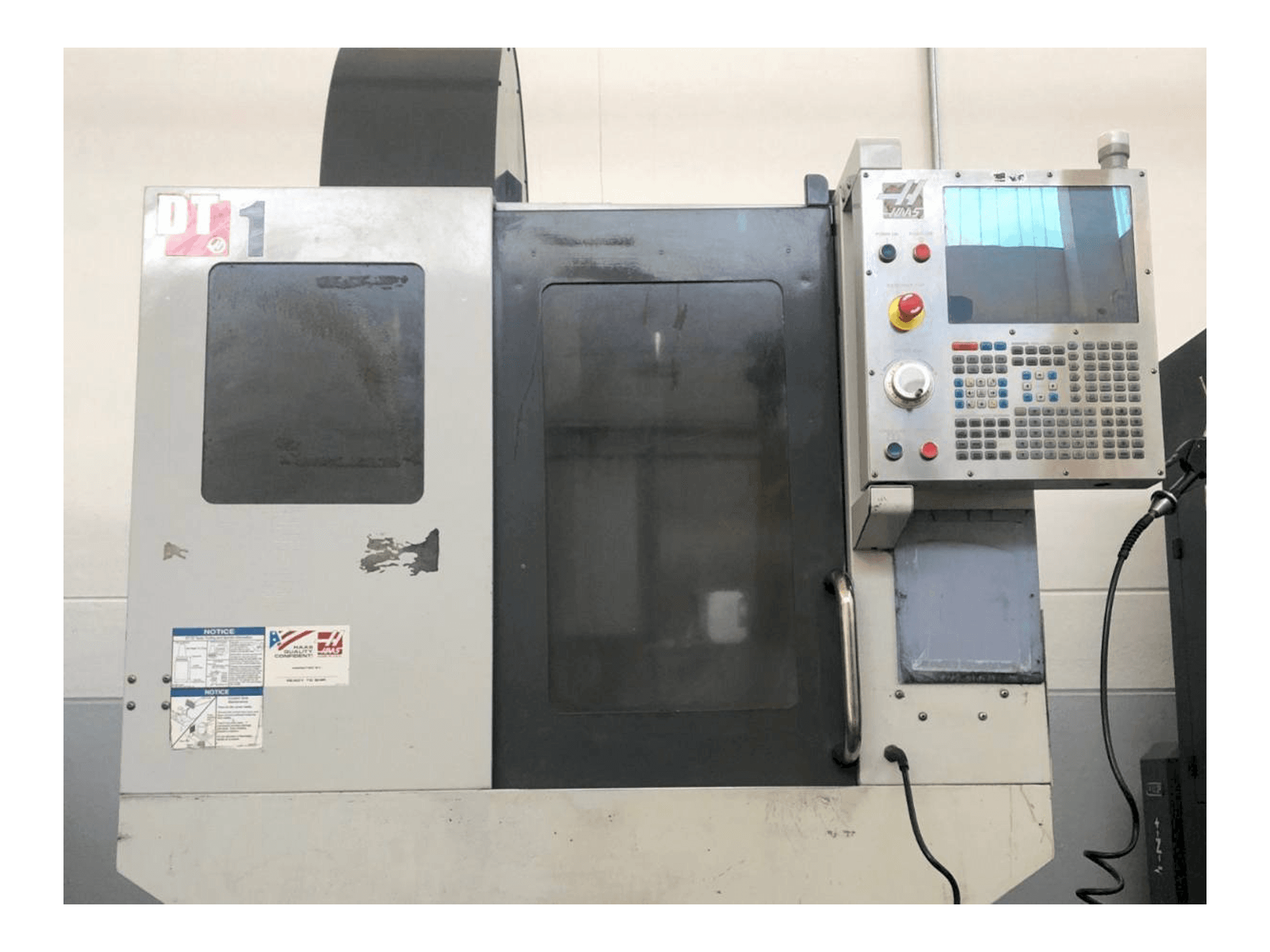 Vooraanzicht van HAAS DT1 machine