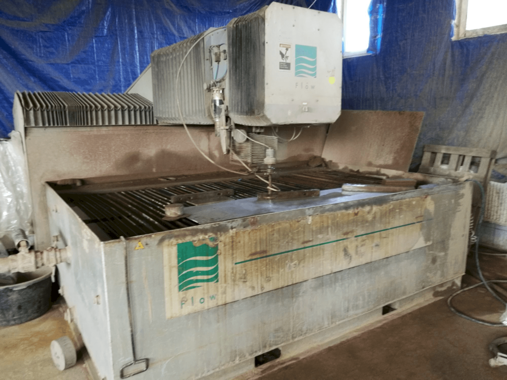 Vooraanzicht van Flow IFB 2412 machine