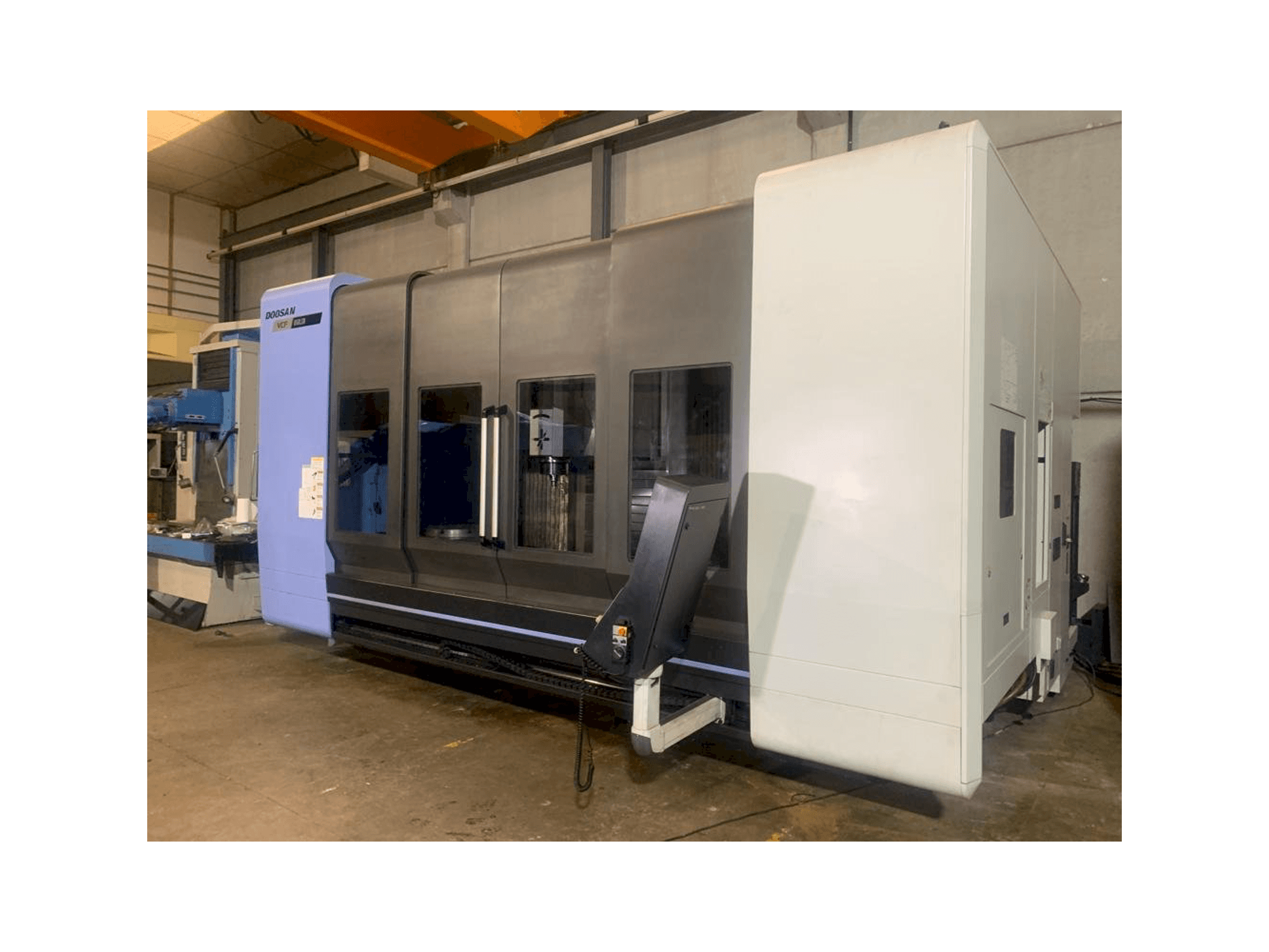 Vooraanzicht van Doosan VCF 850 LSR machine