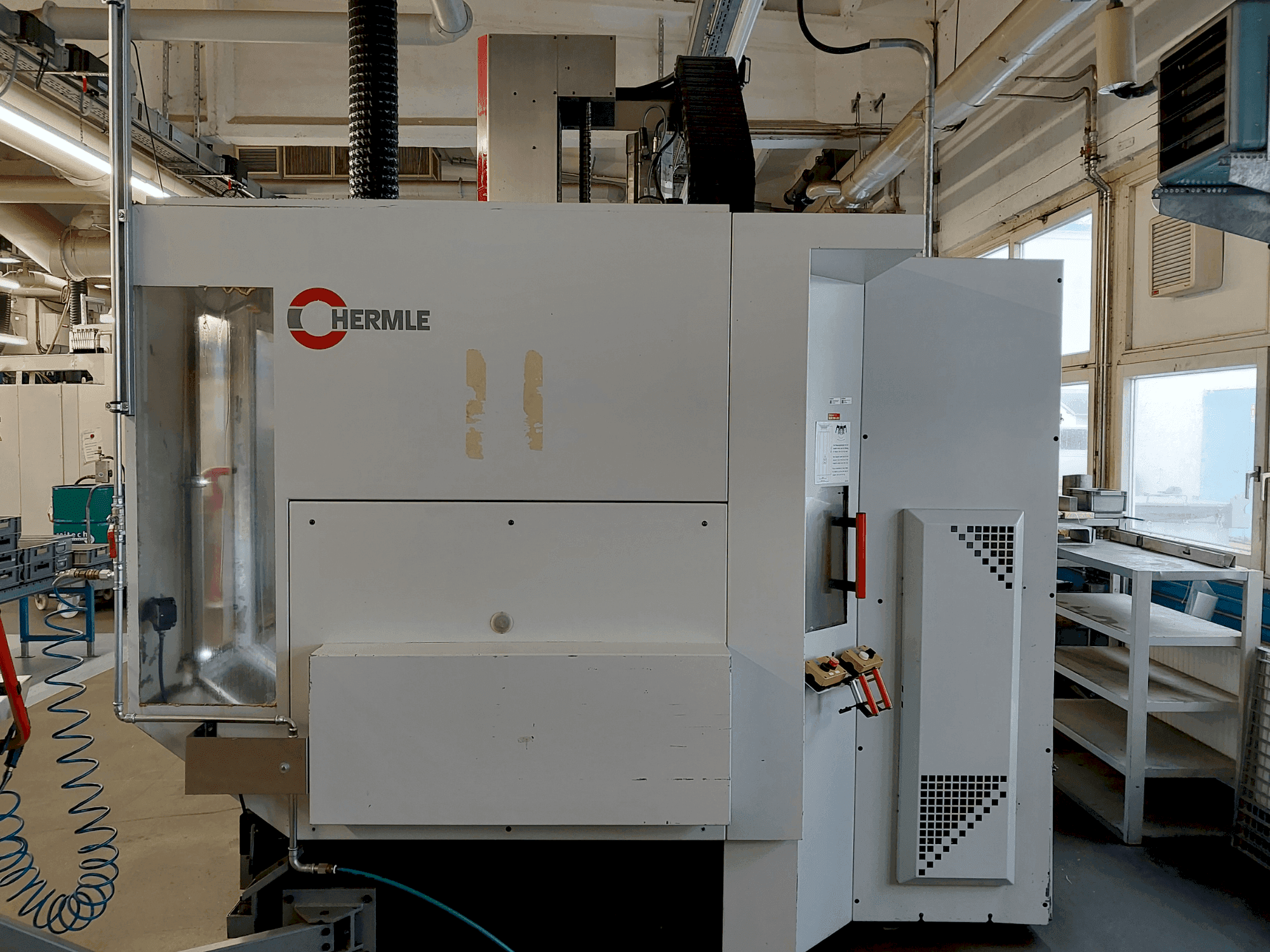 Vooraanzicht van HERMLE C 800 U machine