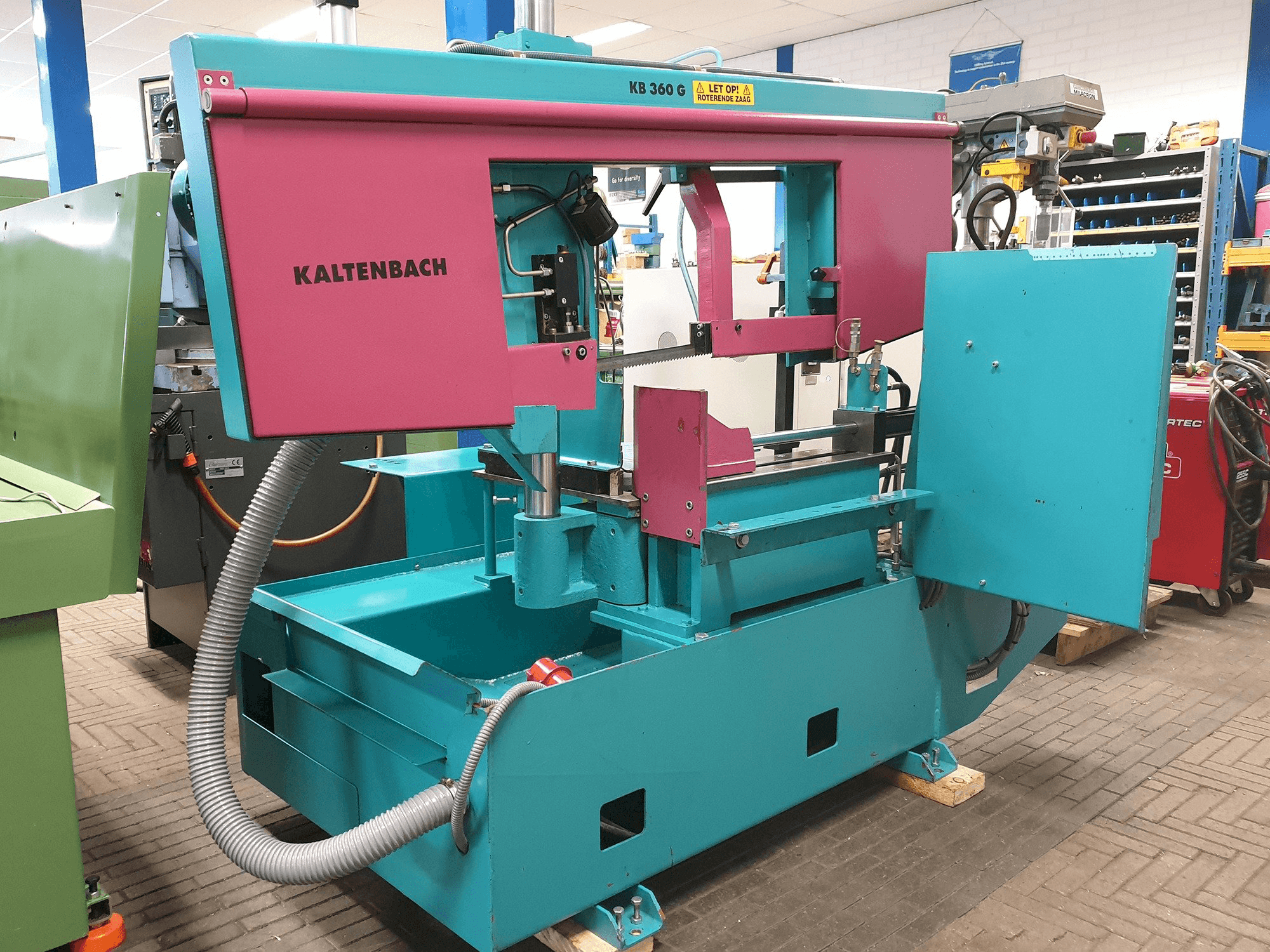 Links zicht van KALTENBACH KB 360 G machine
