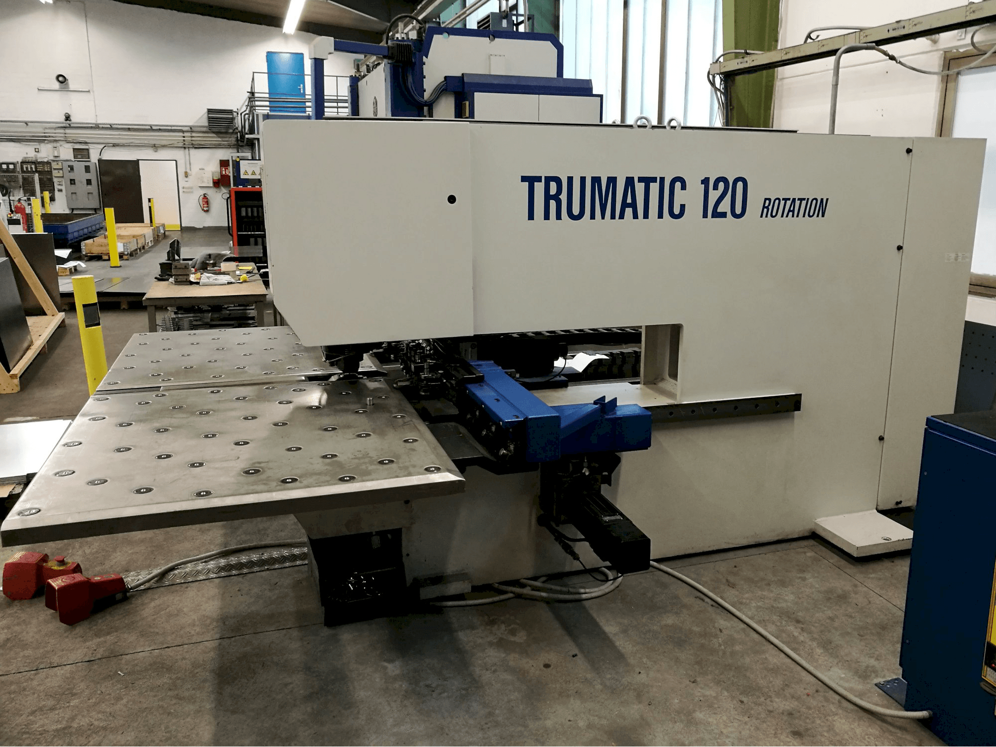Recht aanzicht van Trumpf Trumatic 120R machine
