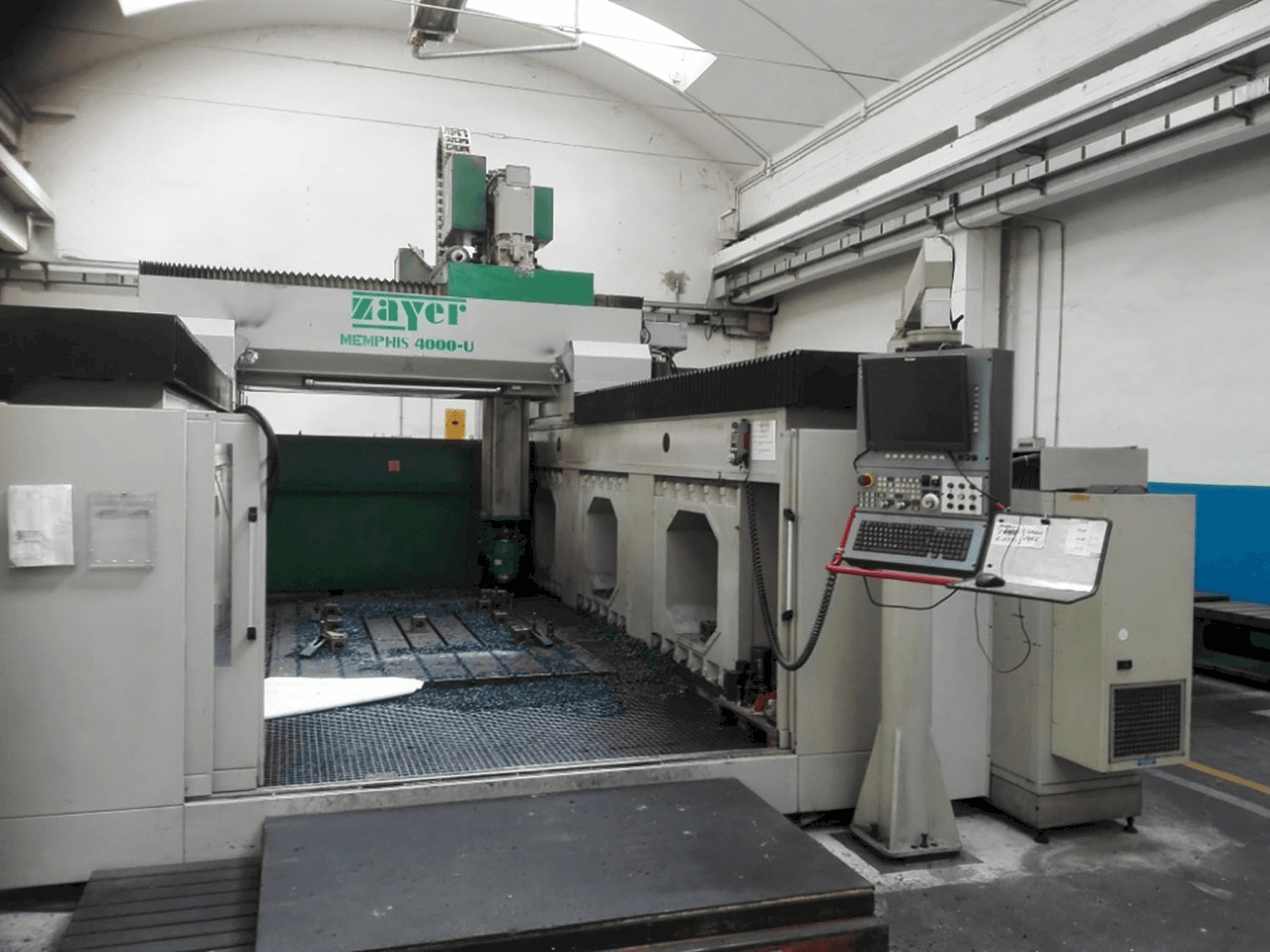 Vooraanzicht van Zayer Memphis 4000 machine