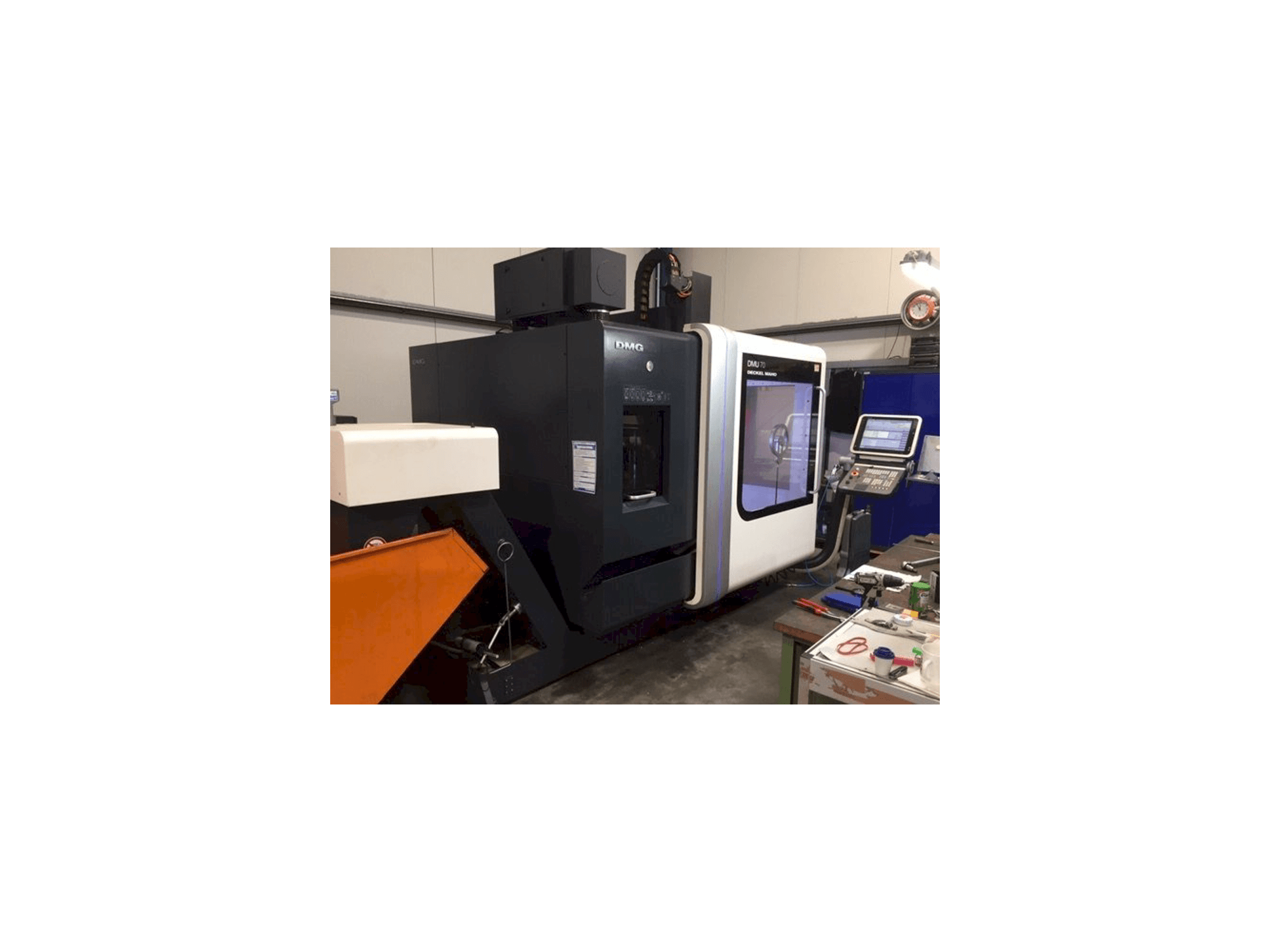 Vooraanzicht van DECKEL MAHO DMU 70 machine