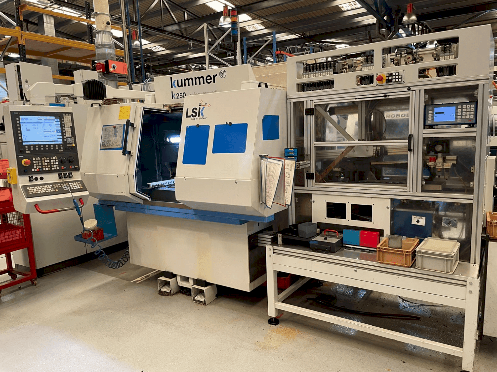 Vooraanzicht van KUMMER K250 machine