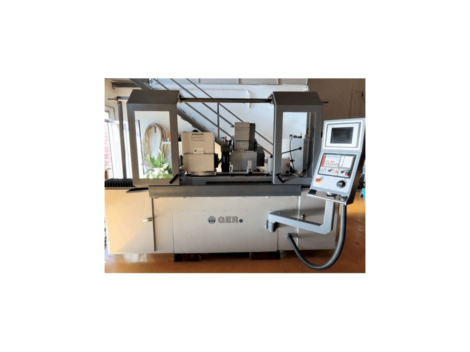 Vooraanzicht van GER C-500 CNC machine