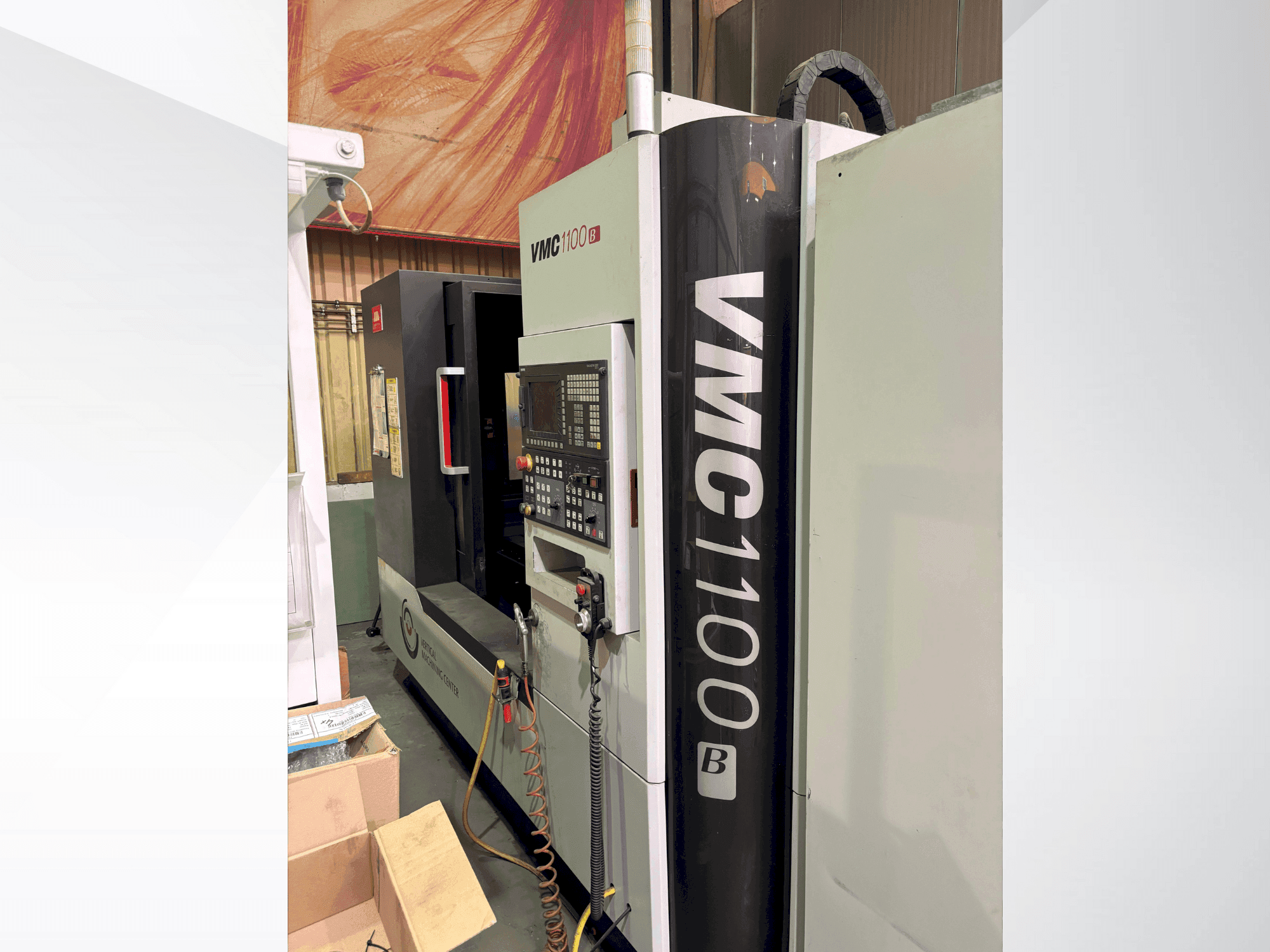 Vooraanzicht van SMTCL vmc 1100B machine
