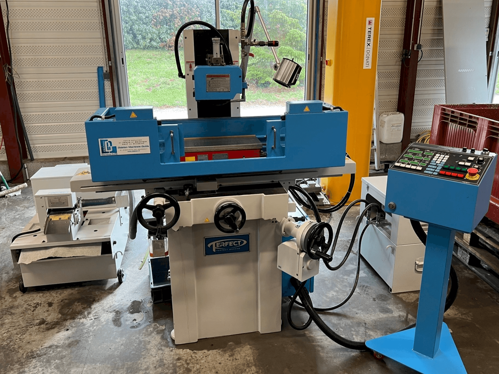 Vooraanzicht van PERFECT PFG-2045AH machine