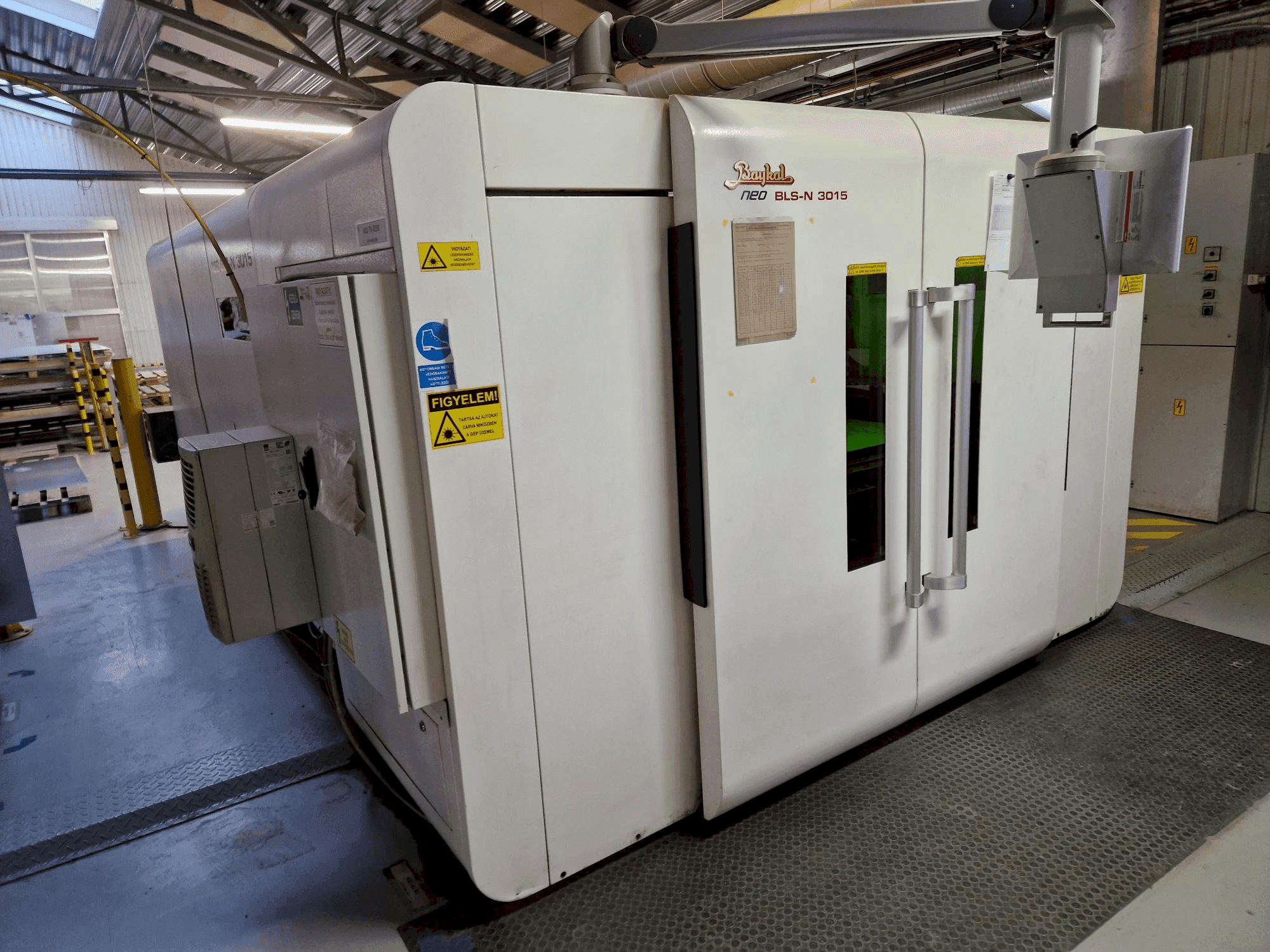 Vooraanzicht van Baykal BLS-N 3015 machine