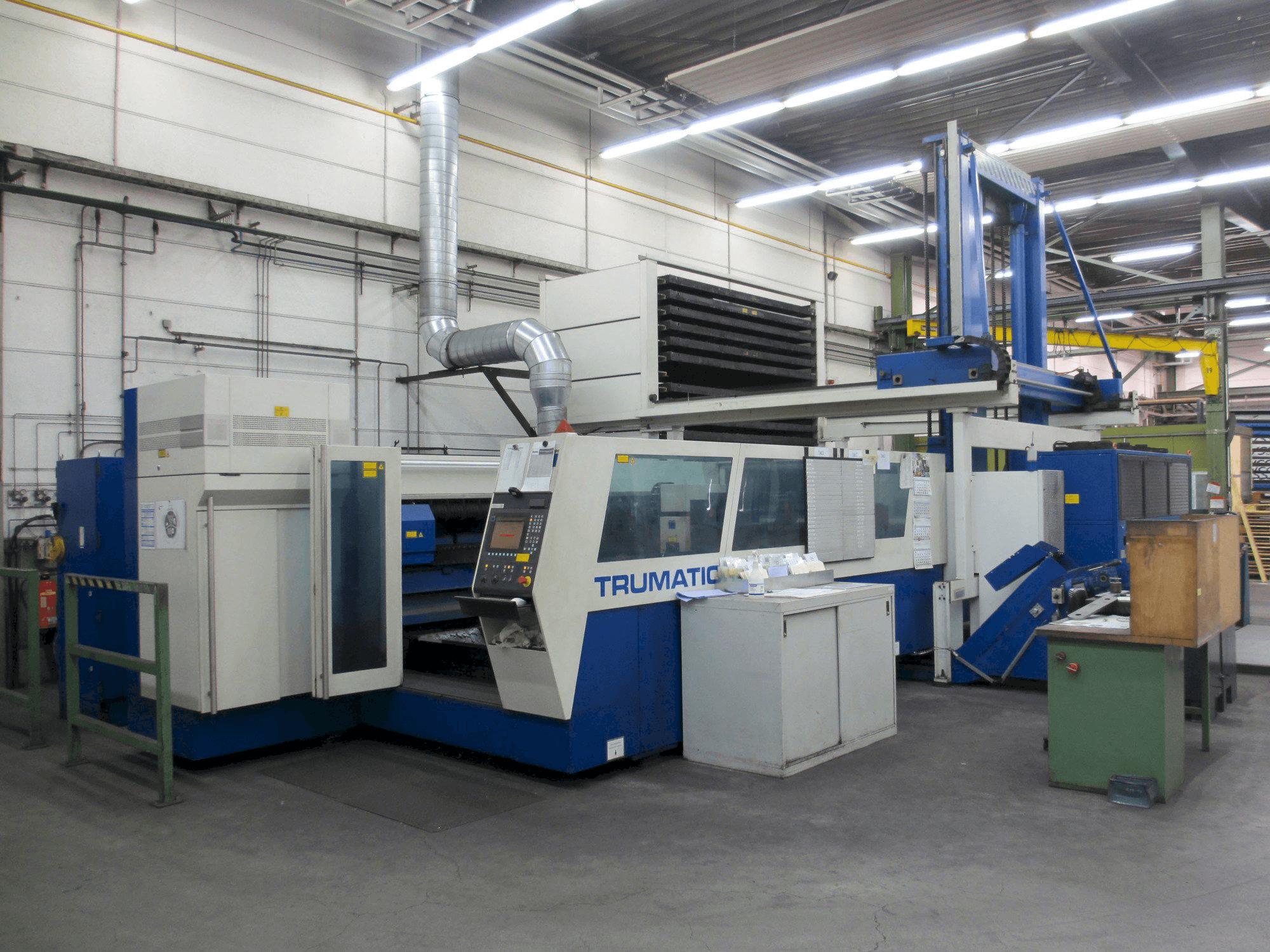 Vooraanzicht van Trumpf Trumatic L 3050 machine