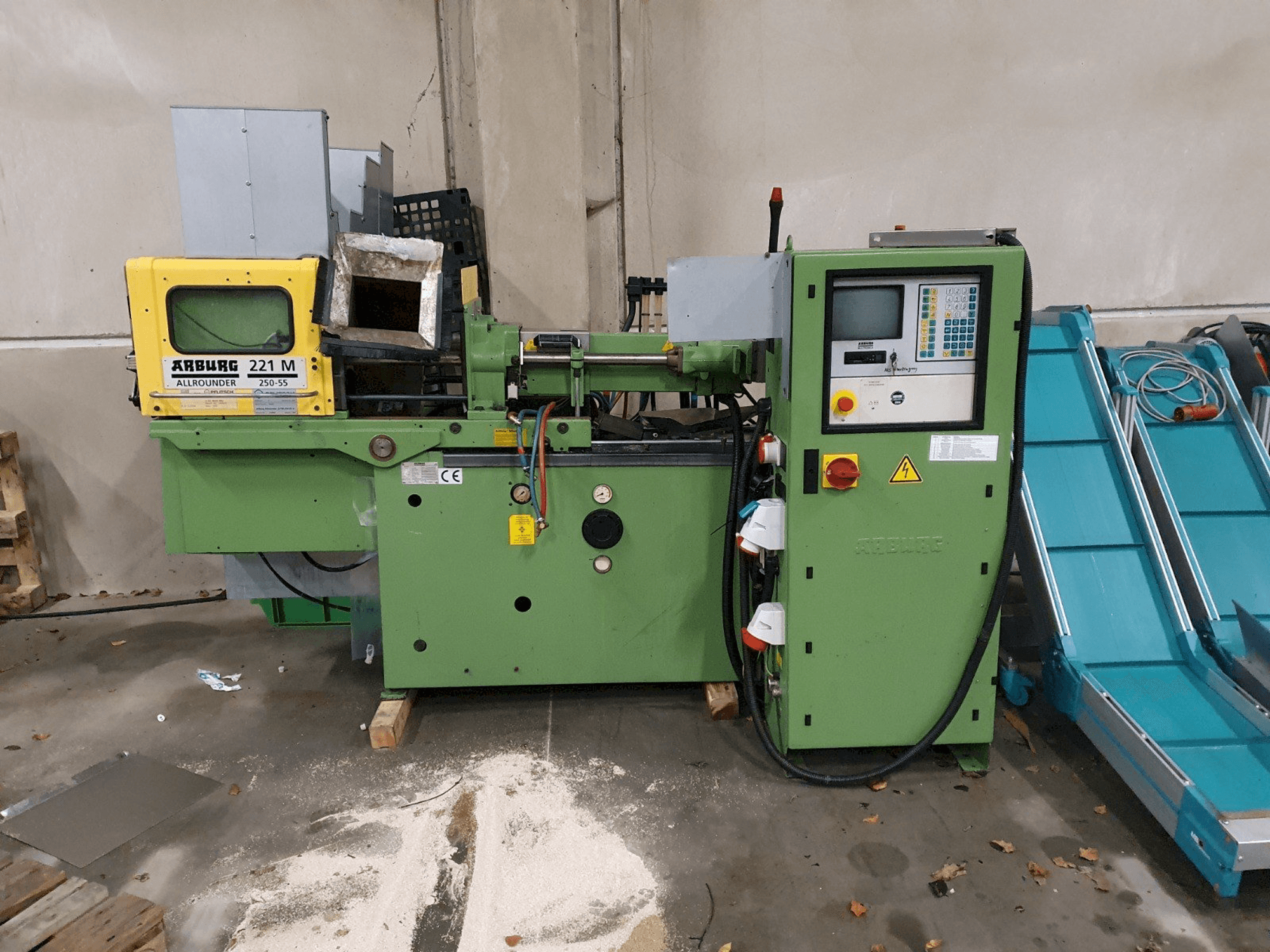 Vooraanzicht van Arburg Allrounder 221 M 250-55 machine