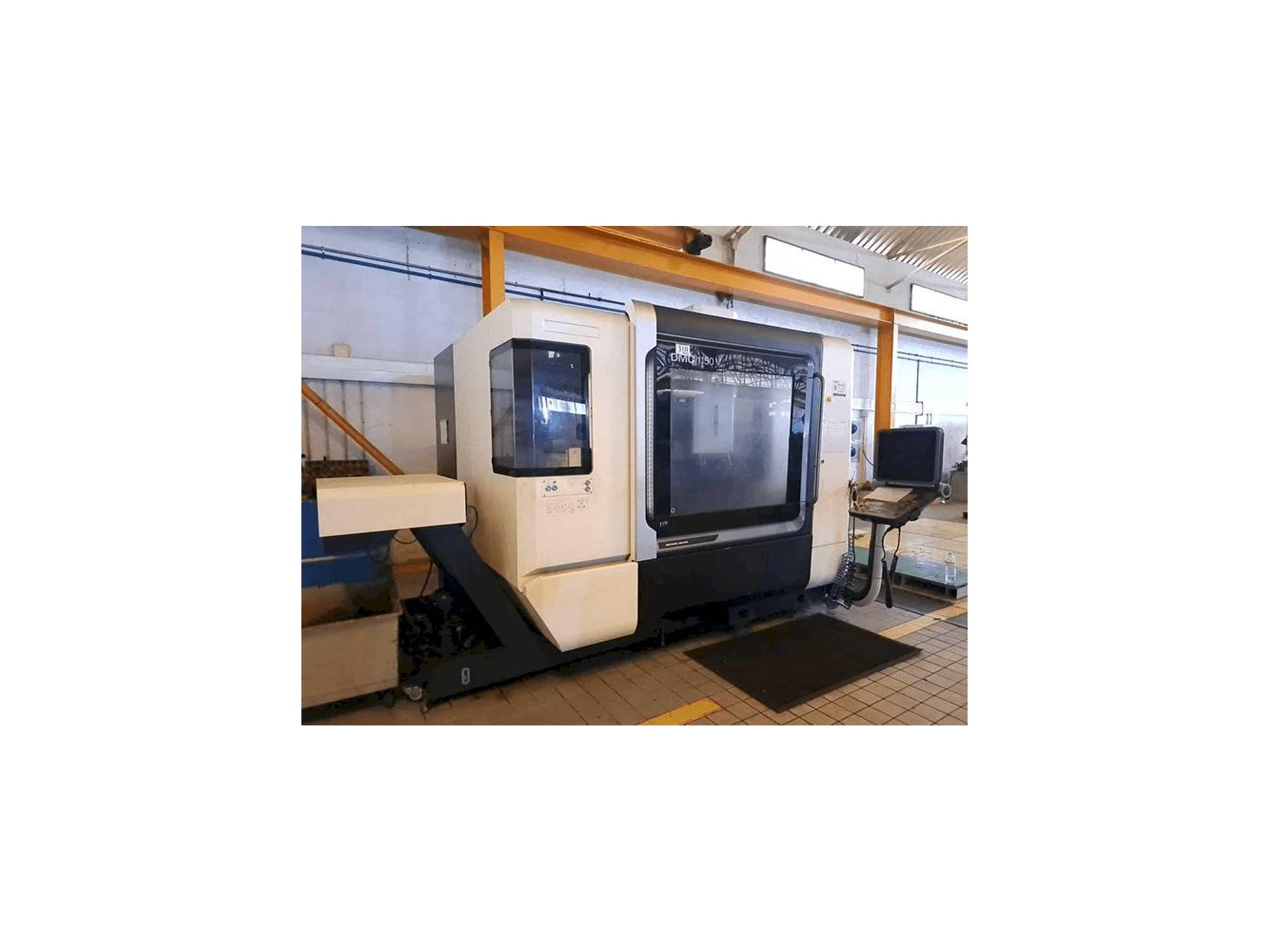 Vooraanzicht van DMG MORI DMC 1150V machine