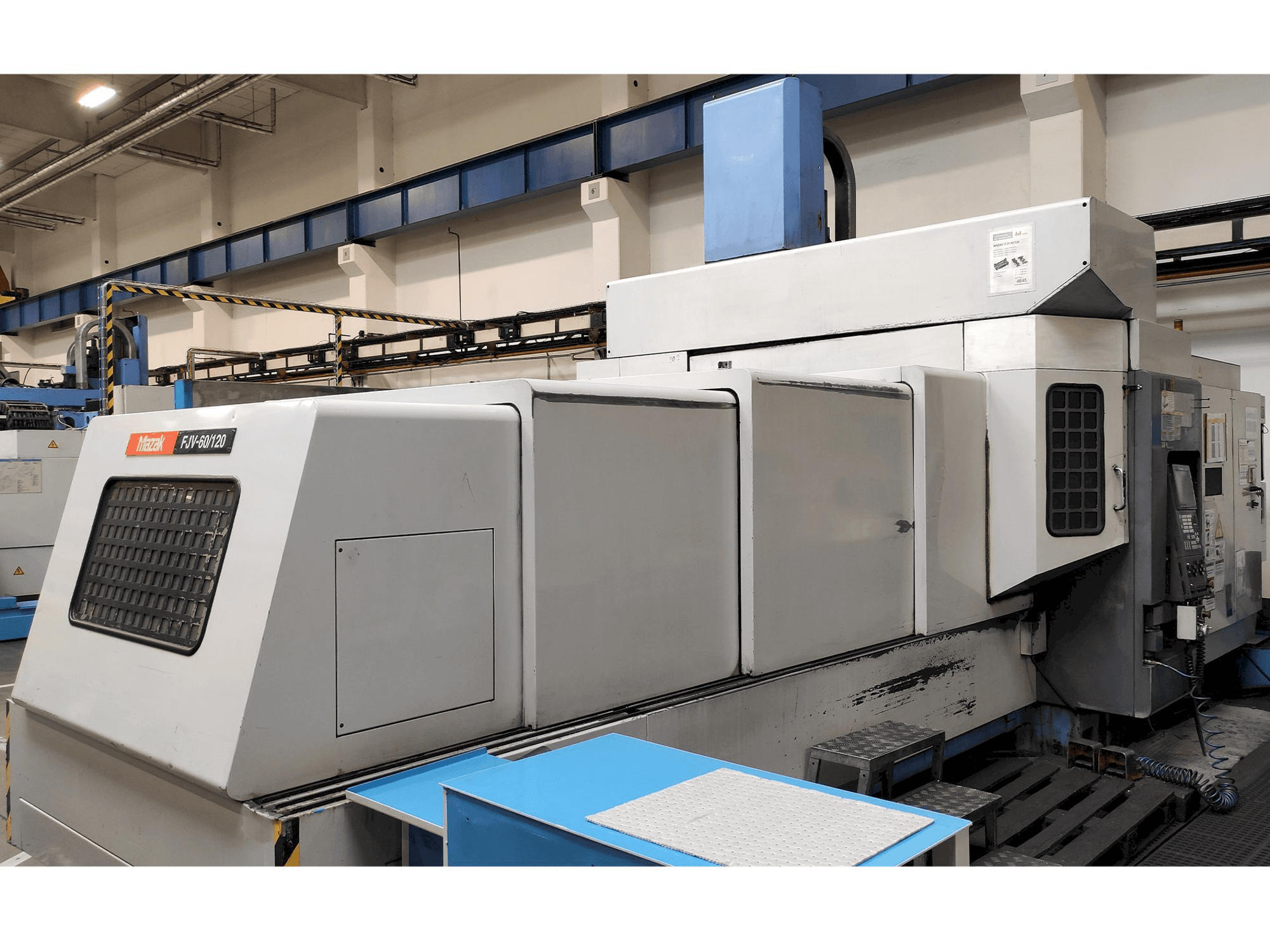 Vooraanzicht van Mazak FJV 60/120 machine