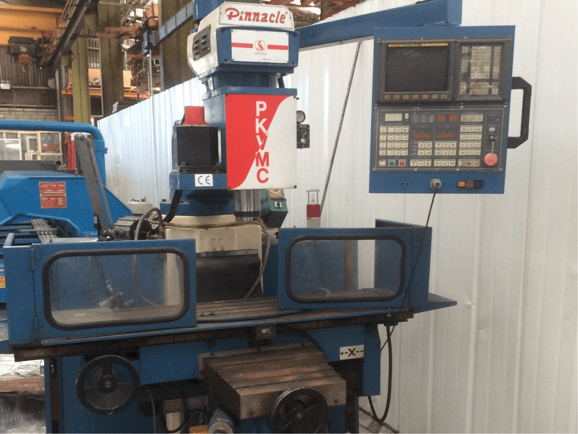 Vooraanzicht van Pinnacle PKVMC machine