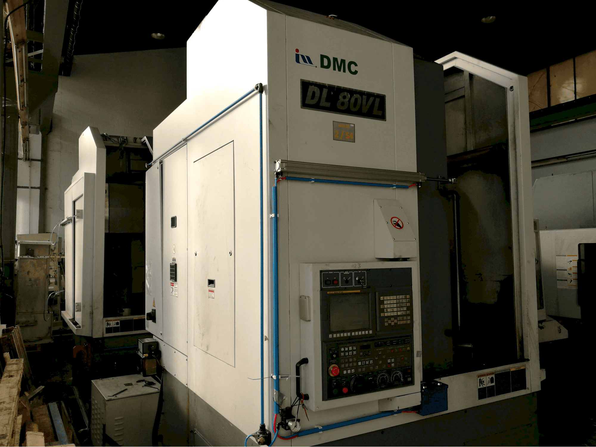 Links zicht van DMC DL 80VL machine