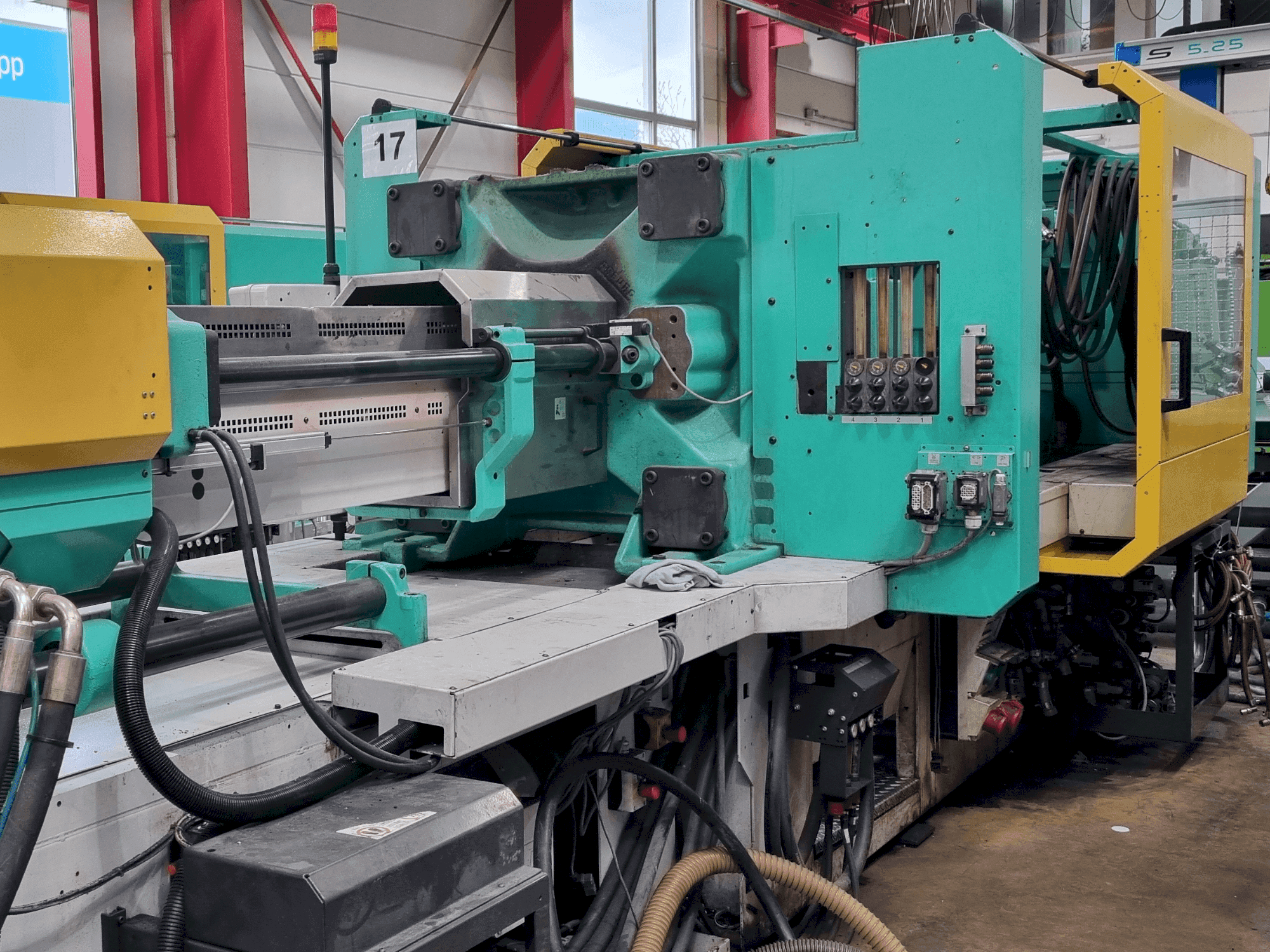 Vooraanzicht van Arburg 630 S 2500-1300 ECO machine