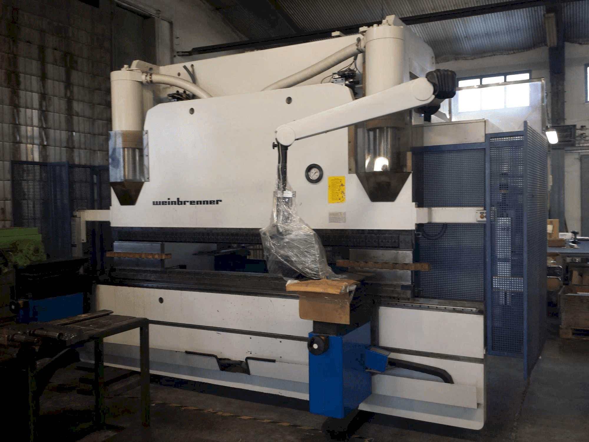 Vooraanzicht van Weinbrenner GP 160 machine