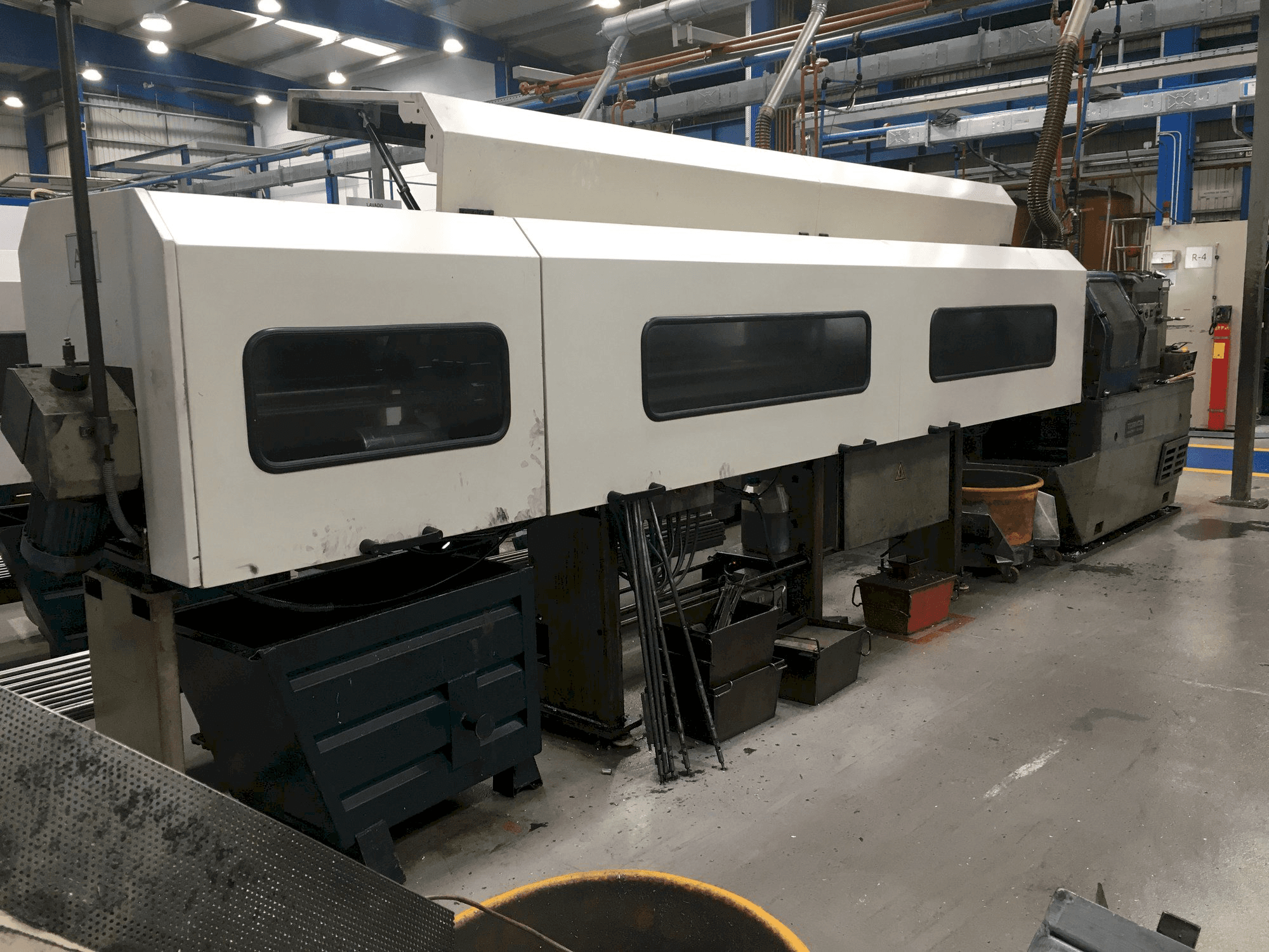 Vooraanzicht van Tornos-Moutier Suisse AS 14 machine