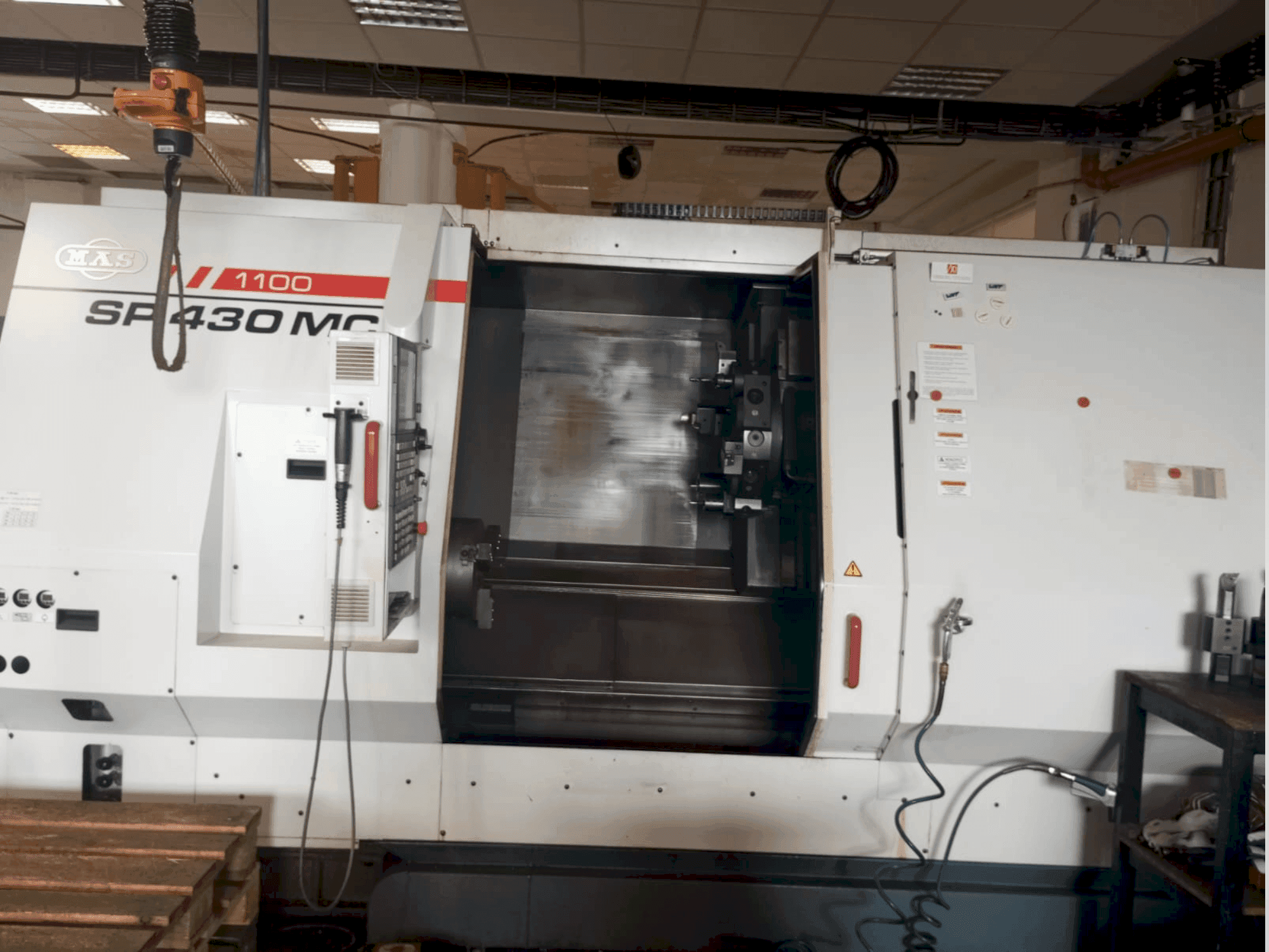 Vooraanzicht van KOVOSVIT MAS SP 430MC machine