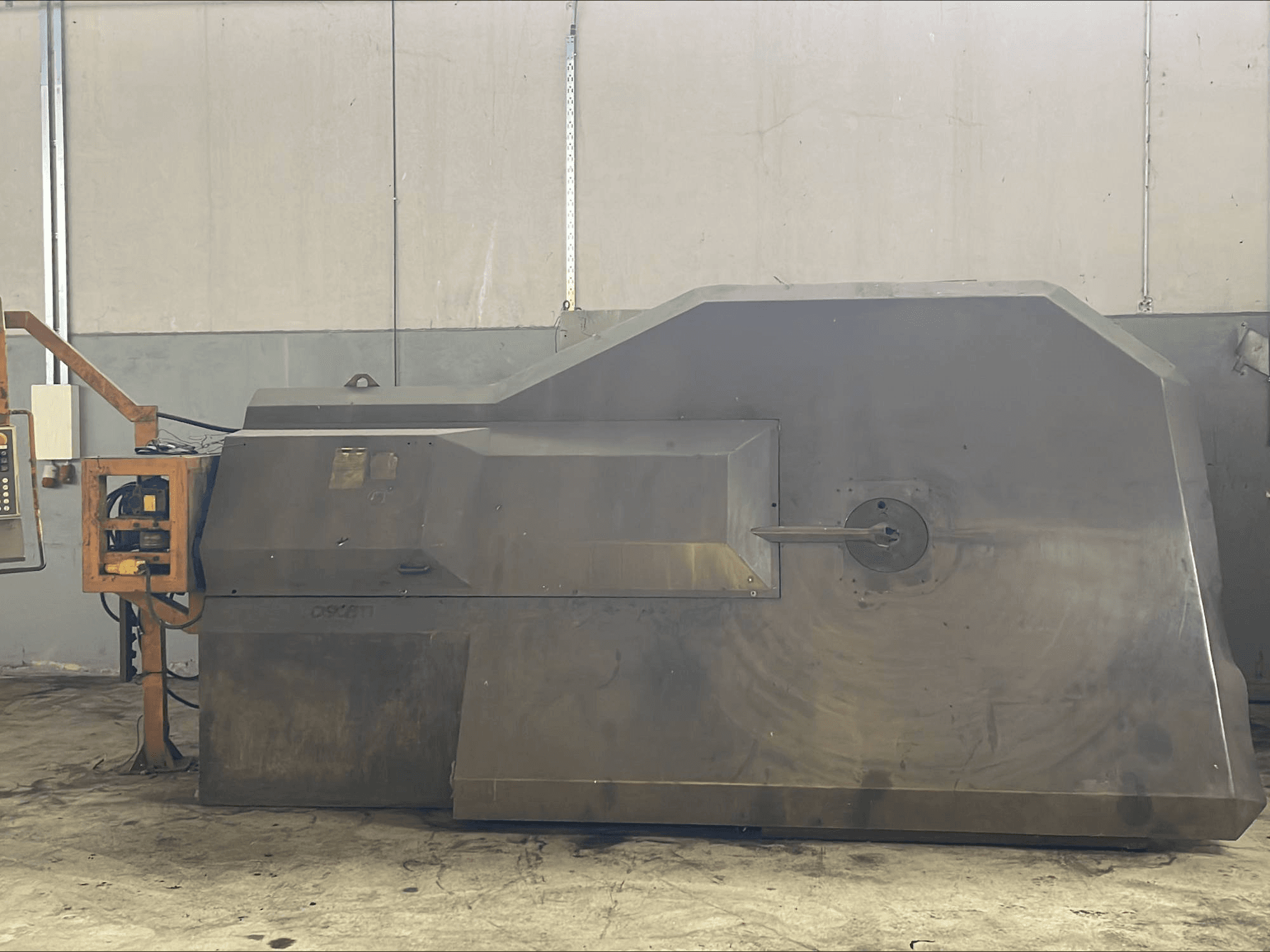 Vooraanzicht van OSCAM MULTIBEND 16 machine