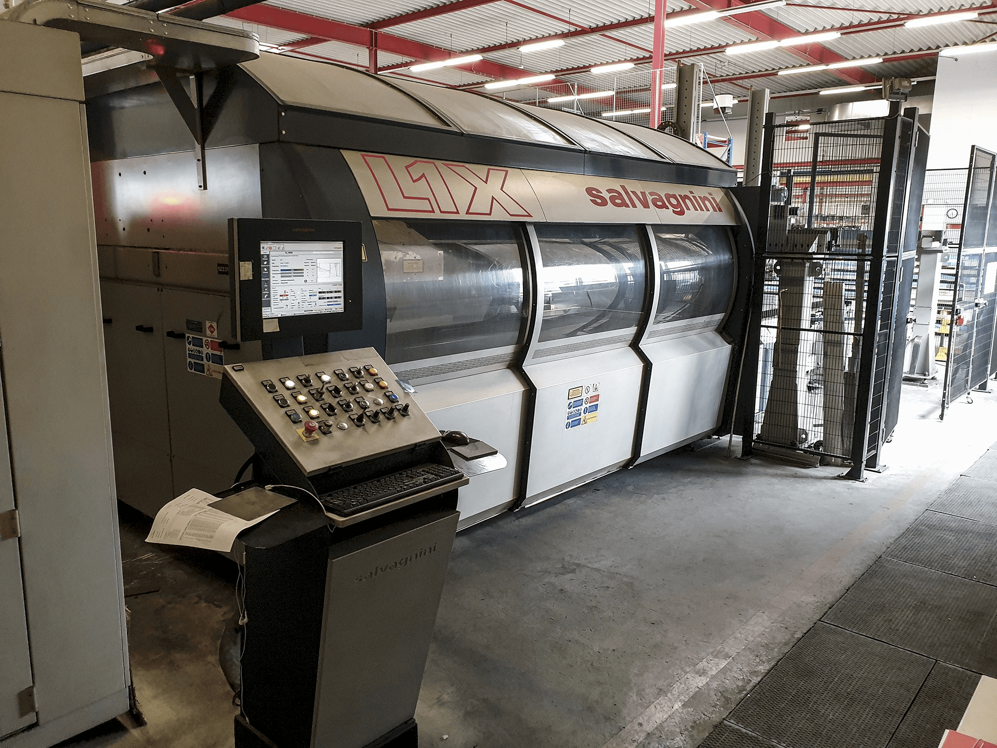 Links zicht van Salvagnini L1X machine