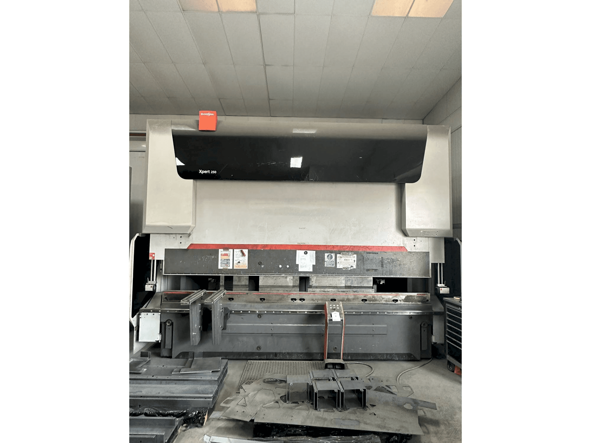 Vooraanzicht van Bystronic Xpert 250/4100 machine