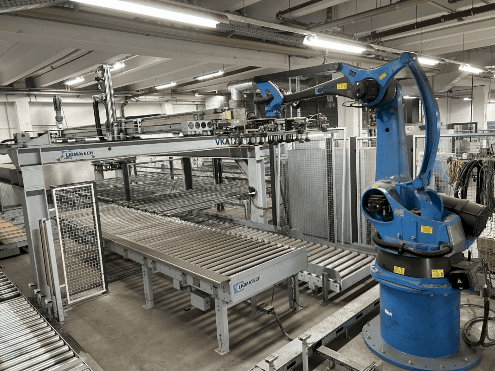 Vooraanzicht van LIGMATECH RKA100 machine