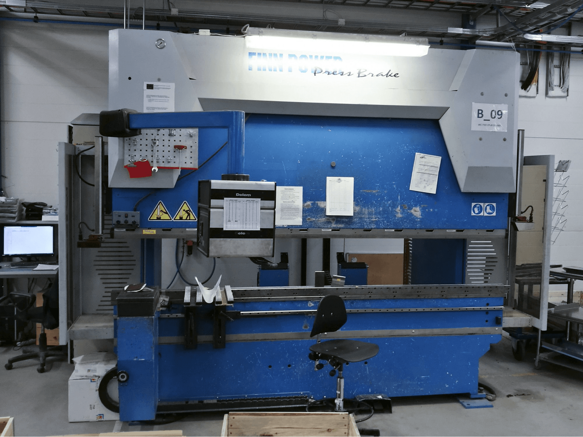 Vooraanzicht van Finn-Power B 125-3060 GC CL6 machine