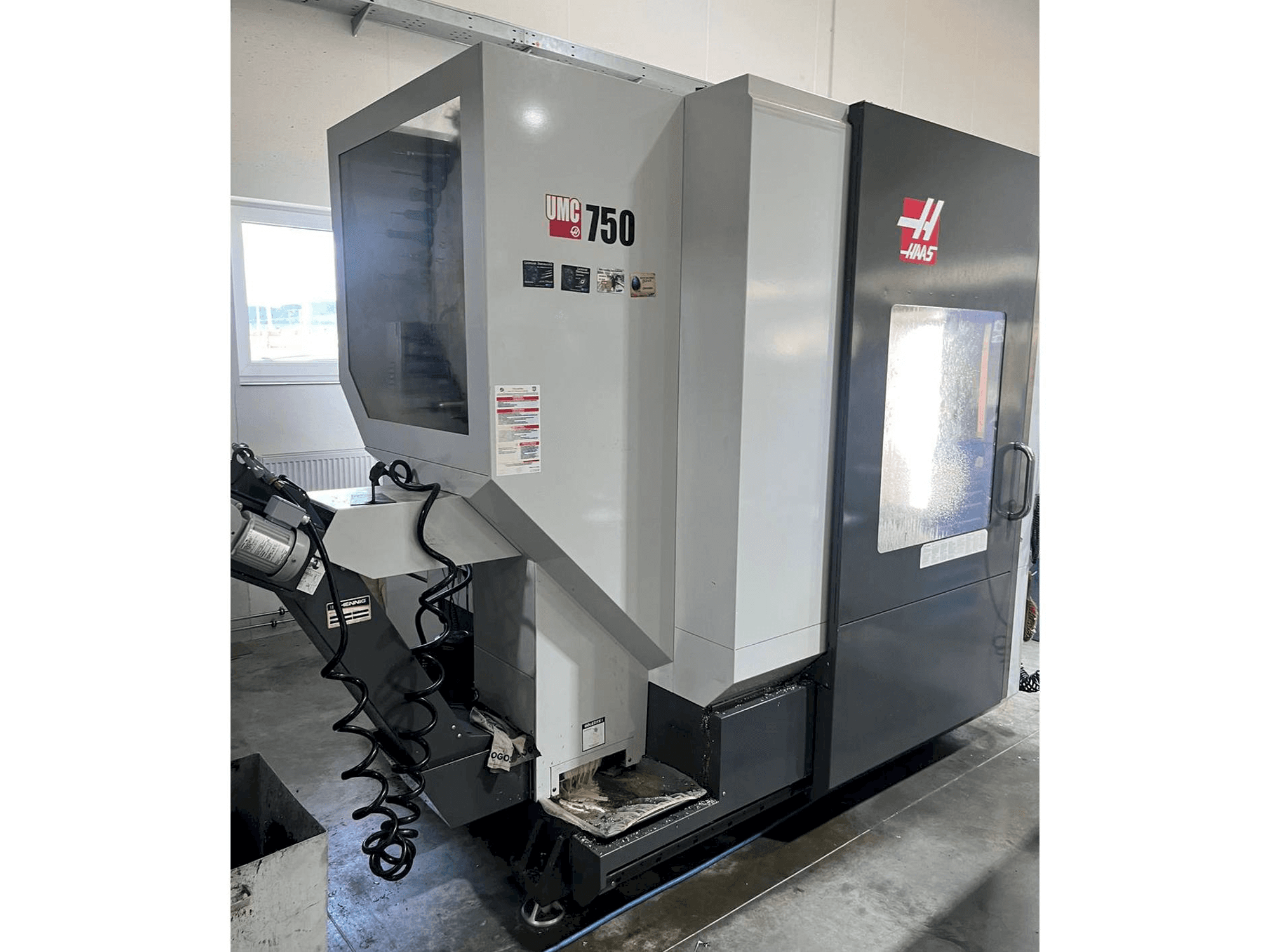 Vooraanzicht van HAAS UMC-750 machine
