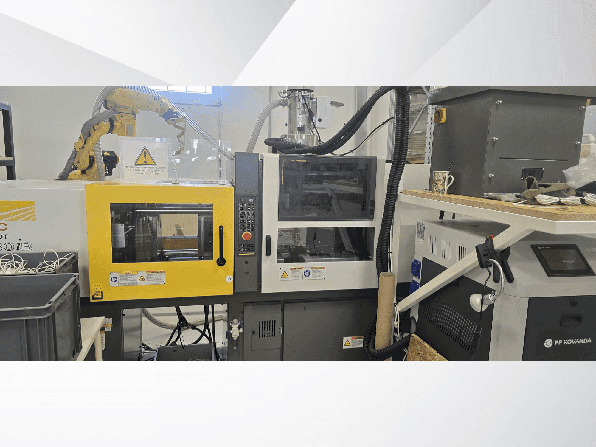 Vooraanzicht van FANUC Roboshot alpha-i30B machine