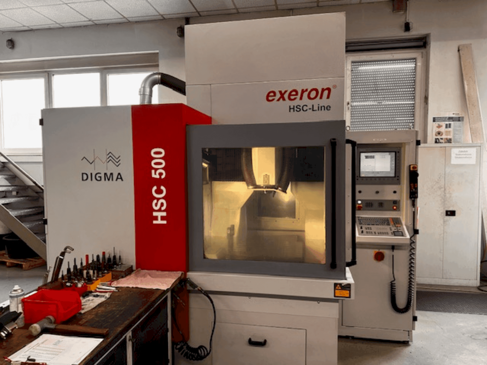 Vooraanzicht van Exeron HSC-Line 500 machine