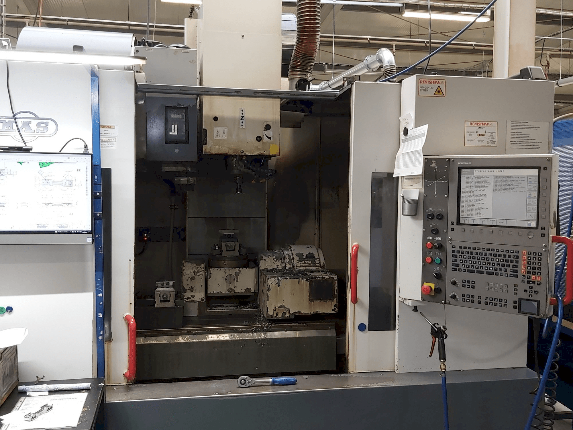 Vooraanzicht van KOVOSVIT MAS MCV 1016 Quick machine