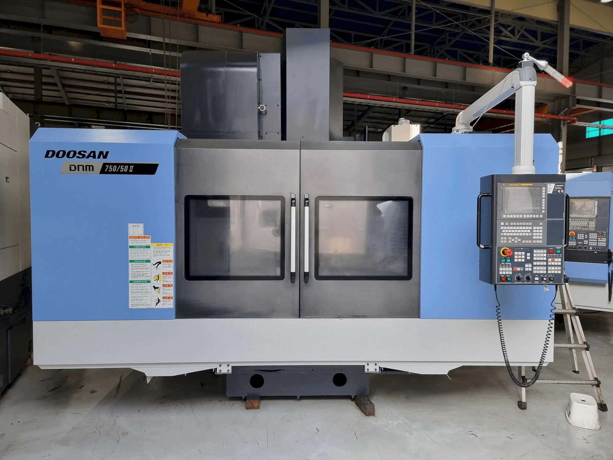 Vooraanzicht van Doosan DNM750/50 II machine