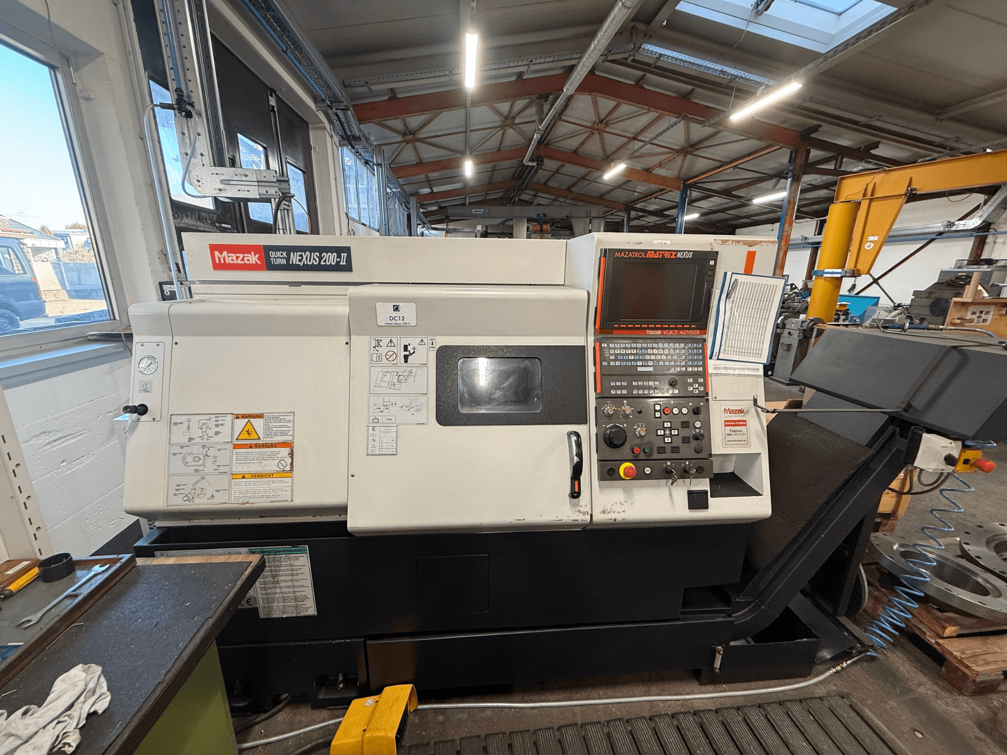 Mazak QUICK TURN NEXUS 200-II horizontale draaibank, vooraanzicht, met het bedieningspaneel en de bedieningsfuncties.