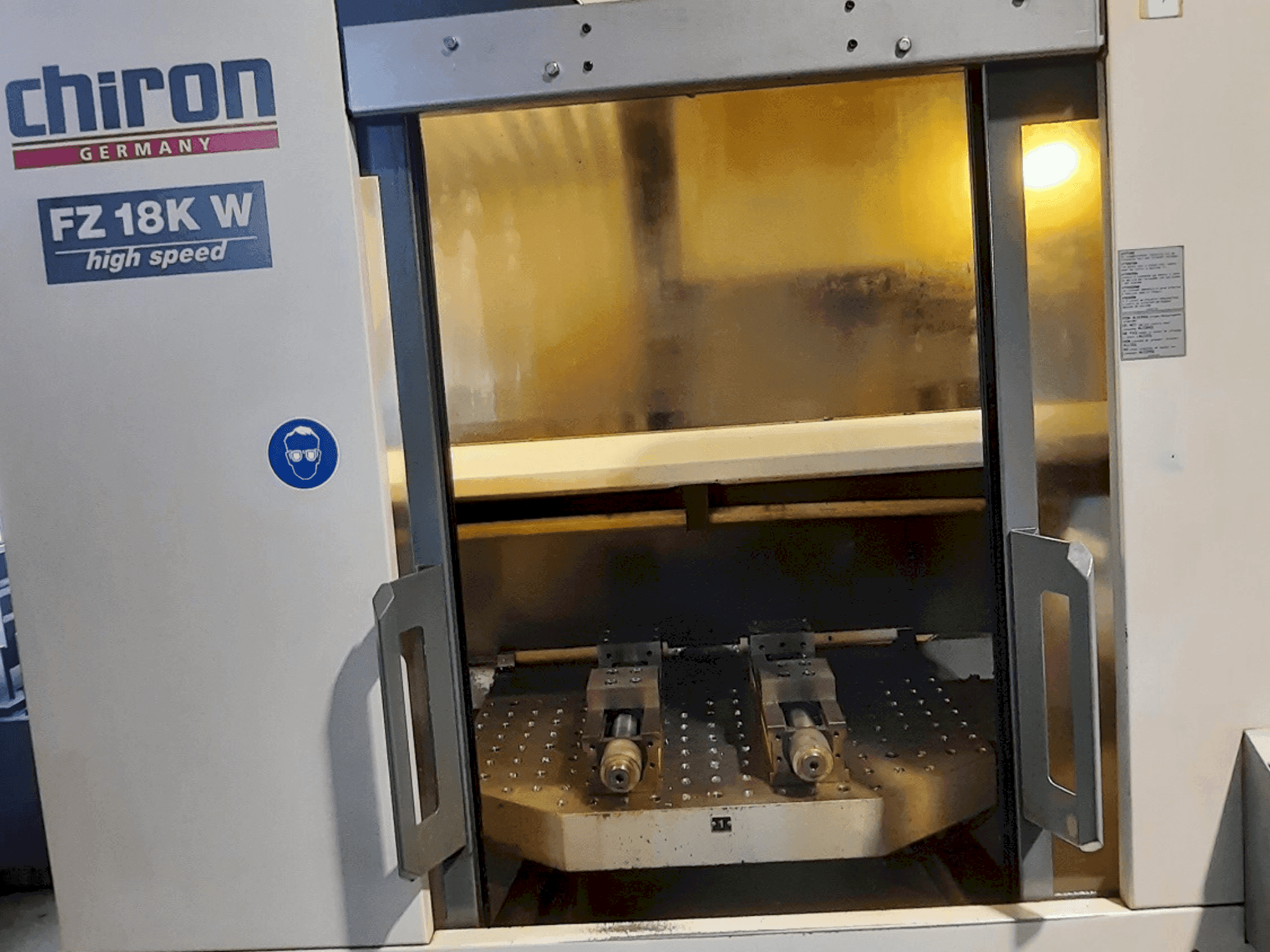 Vooraanzicht van CHIRON FZ 18 KW machine